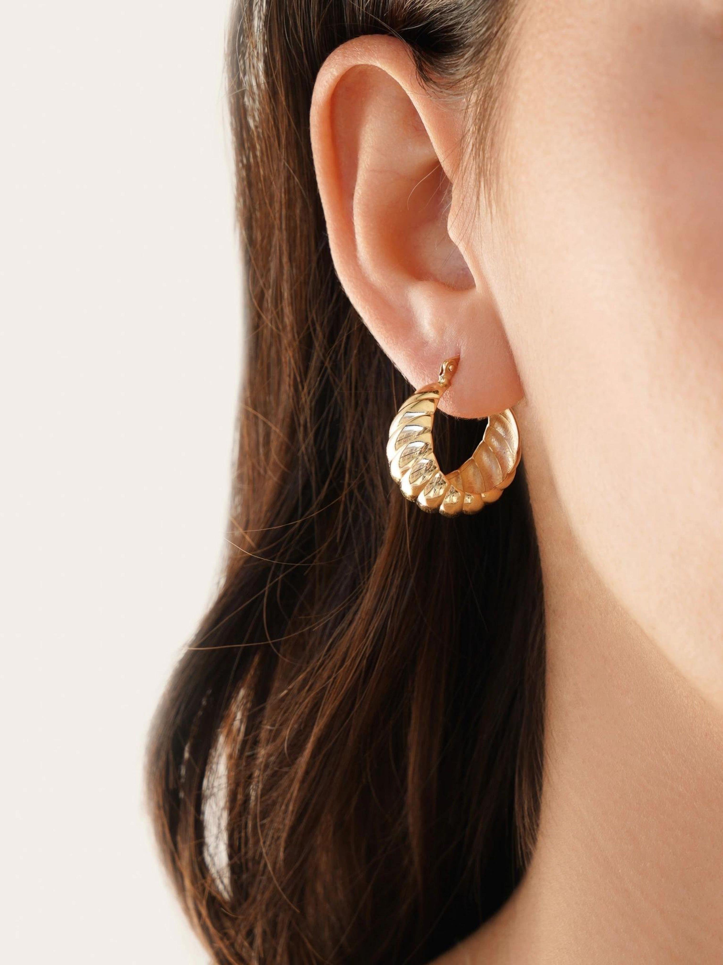 Yarım Ay Kalın Kruvasan Halka Kadın Altın Küpe 14 AyarYarım Ay Kalın Kruvasan Halka Kadın Altın Küpe 14 Ayar