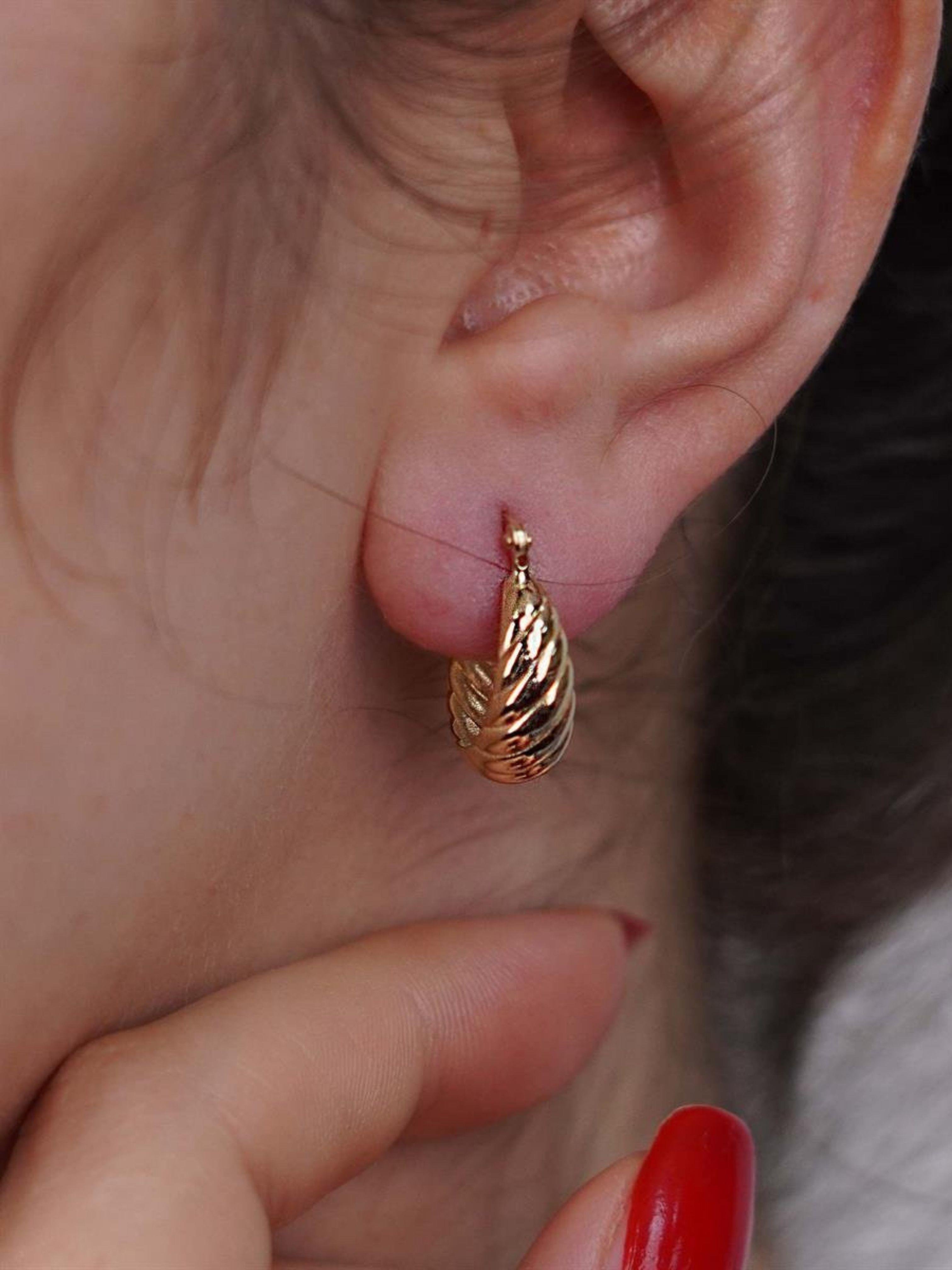 Yarım Ay Orta Kruvasan Halka Kadın Altın Küpe 14 AyarYarım Ay Orta Kruvasan Halka Kadın Altın Küpe 14 Ayar