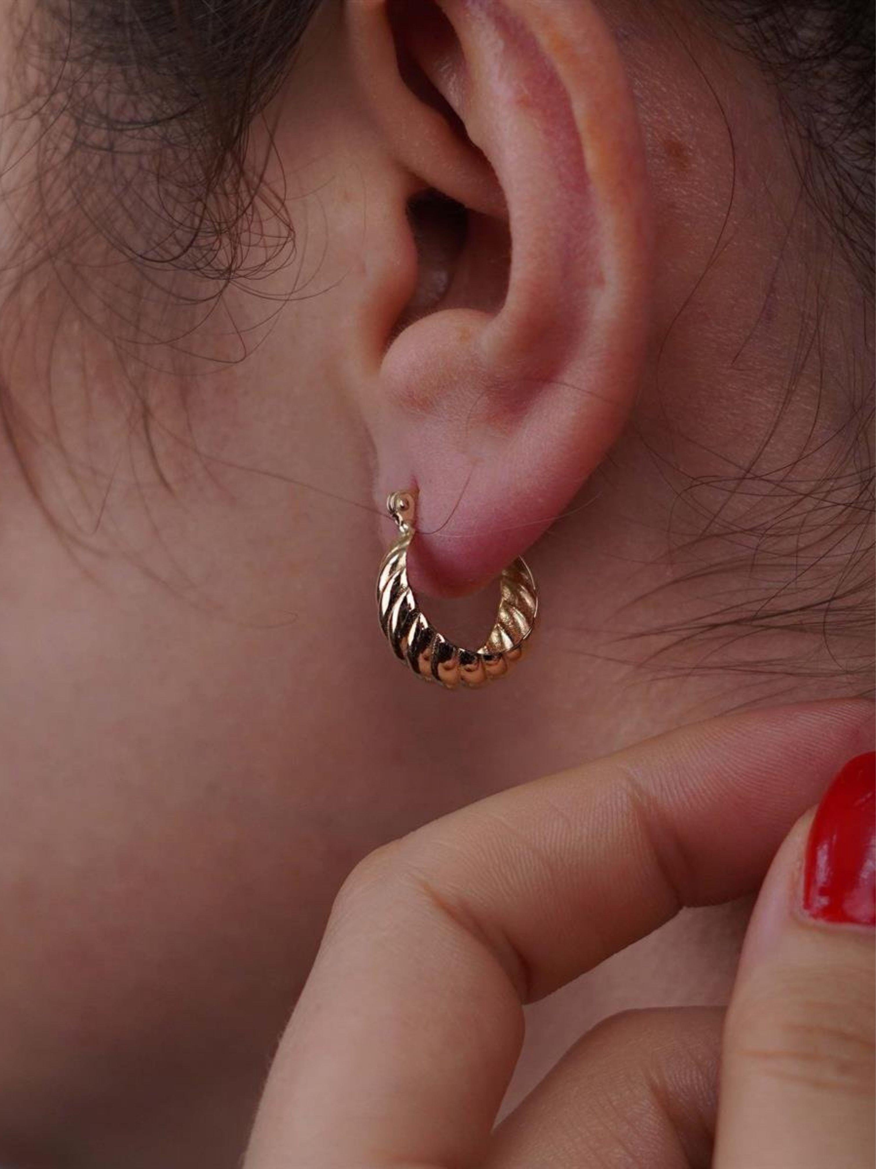 Yarım Ay Orta Kruvasan Halka Kadın Altın Küpe 14 AyarYarım Ay Orta Kruvasan Halka Kadın Altın Küpe 14 Ayar