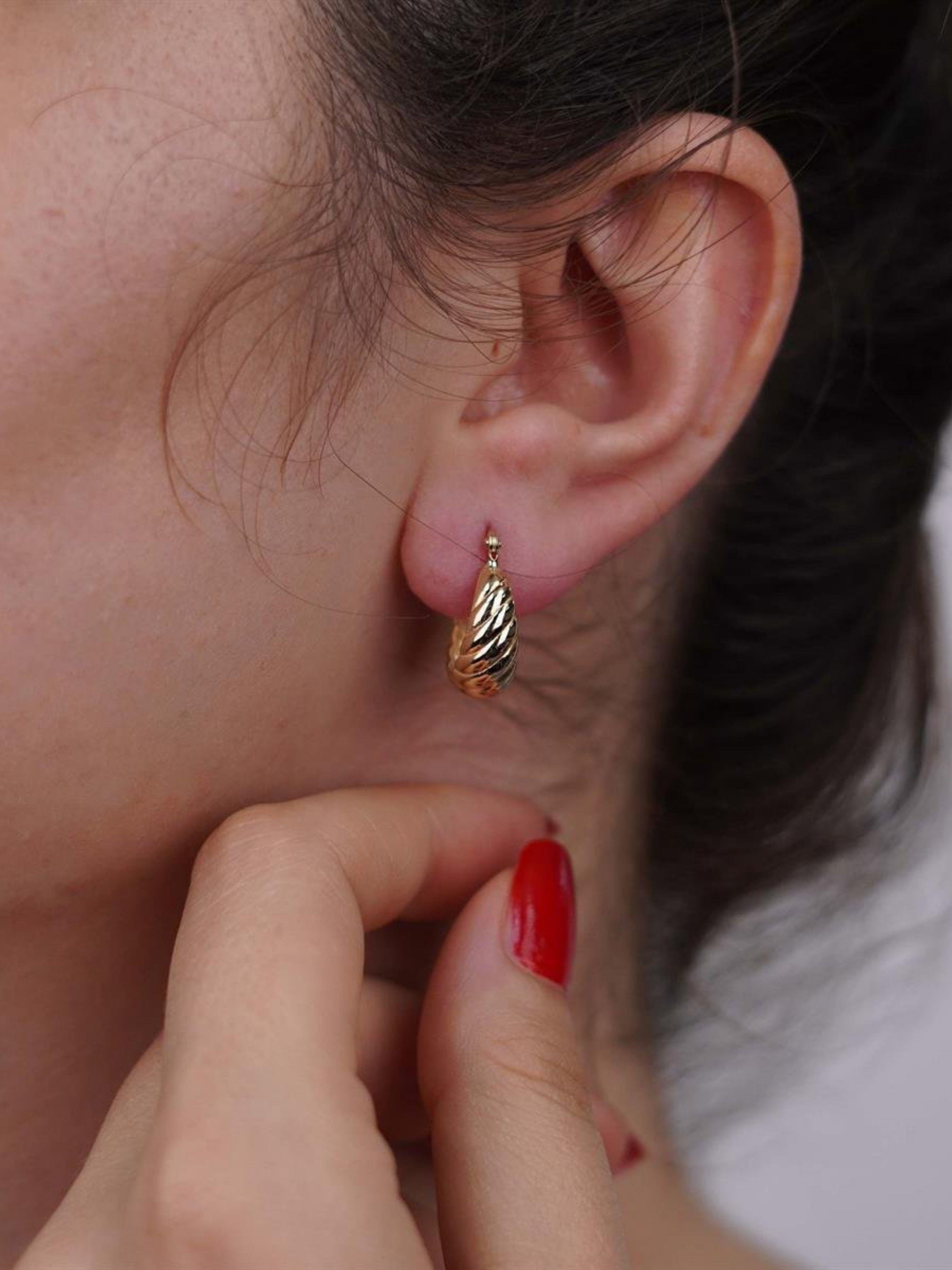 Yarım Ay Orta Kruvasan Halka Kadın Altın Küpe 14 AyarYarım Ay Orta Kruvasan Halka Kadın Altın Küpe 14 Ayar