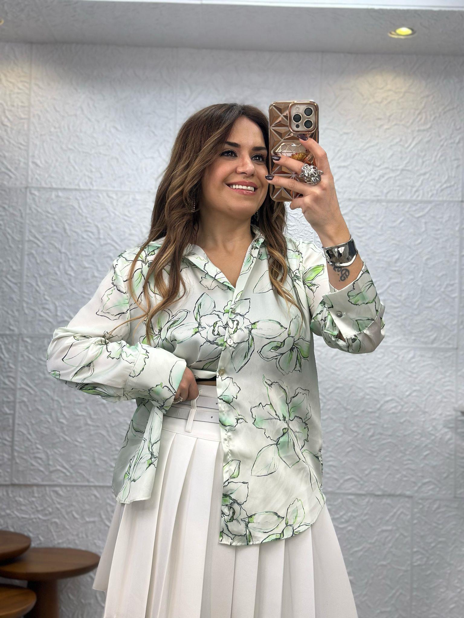 Açık Yeşil Gül Desenli Saten Gömlek