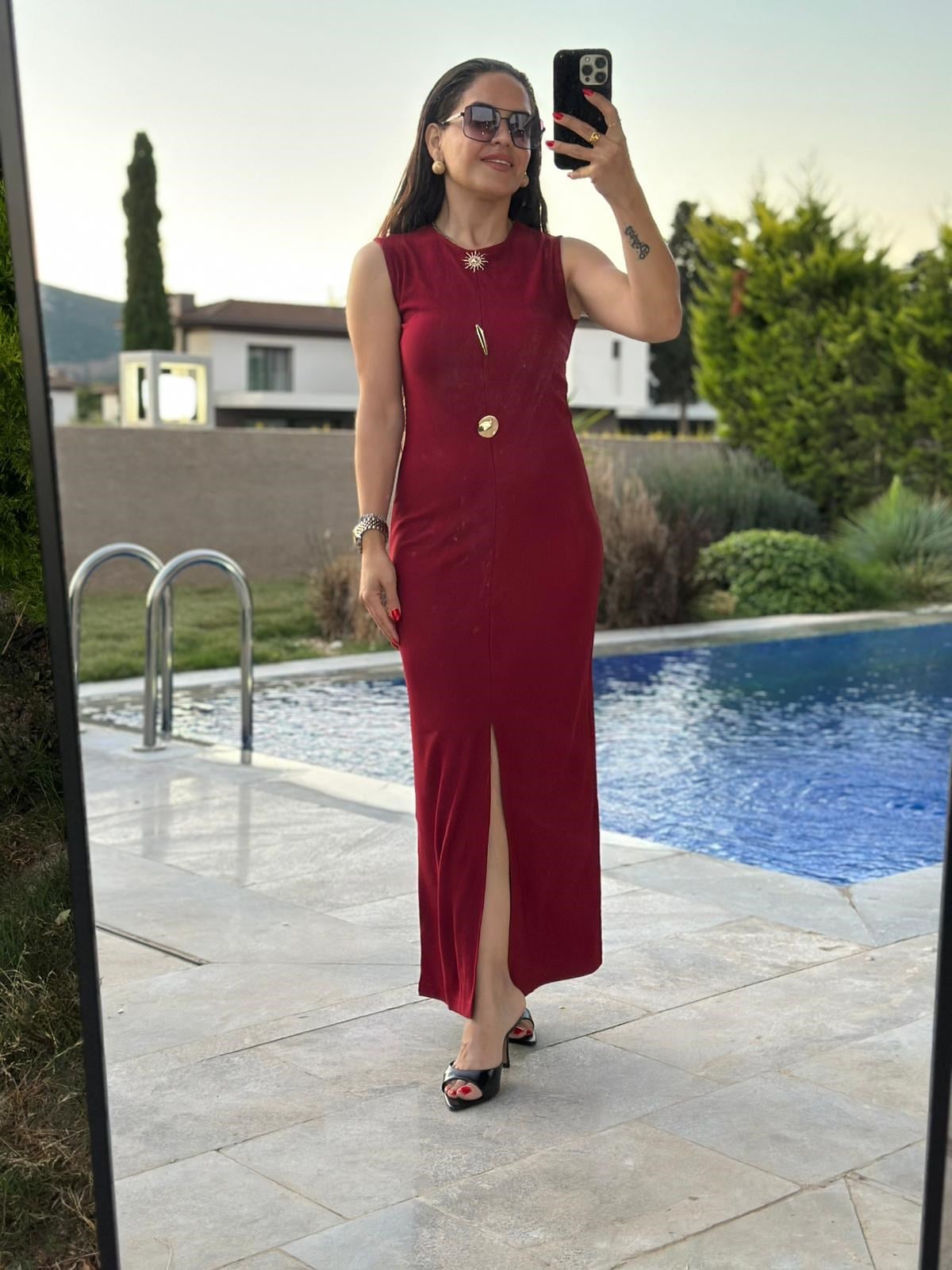 Aksesuar Düğmeli Uzun Kırmızı Elbise