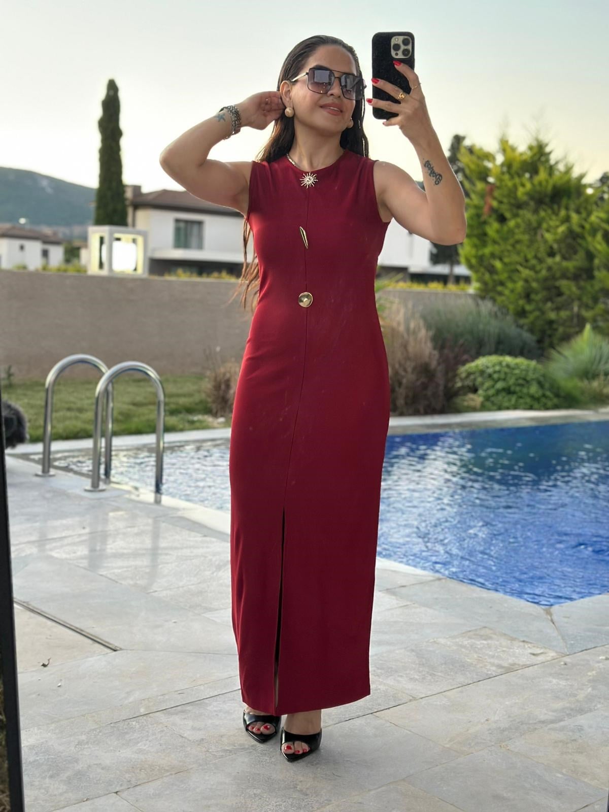 Aksesuar Düğmeli Uzun Kırmızı Elbise