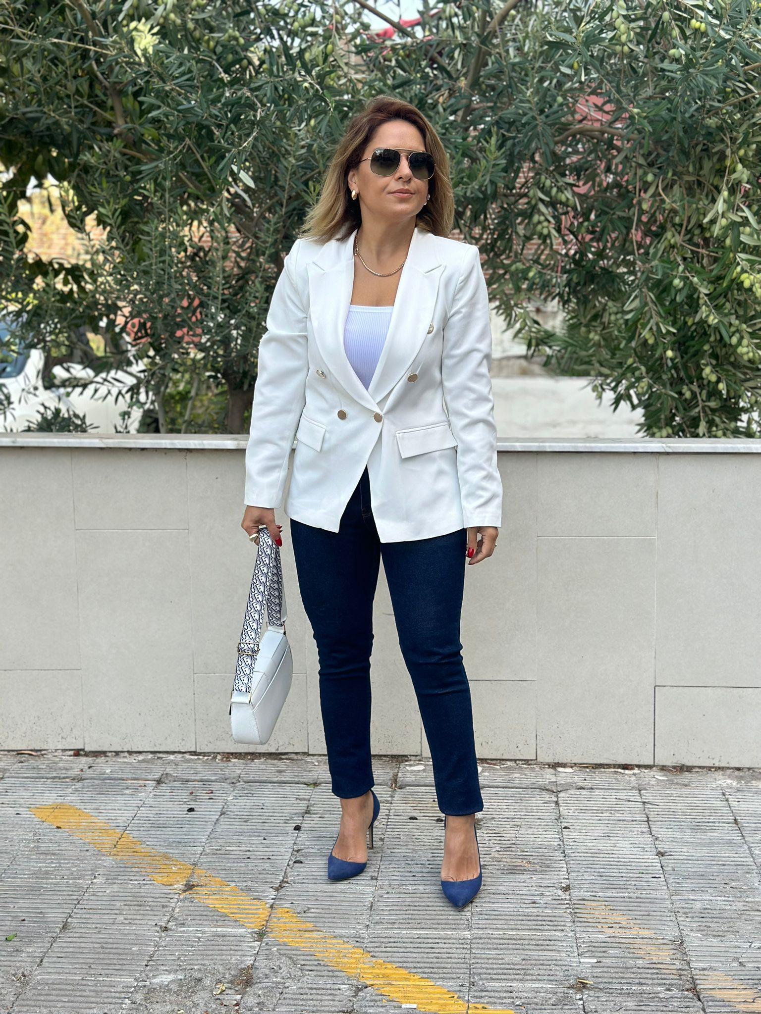 Beyaz Gold Düğmeli Blazer Ceket