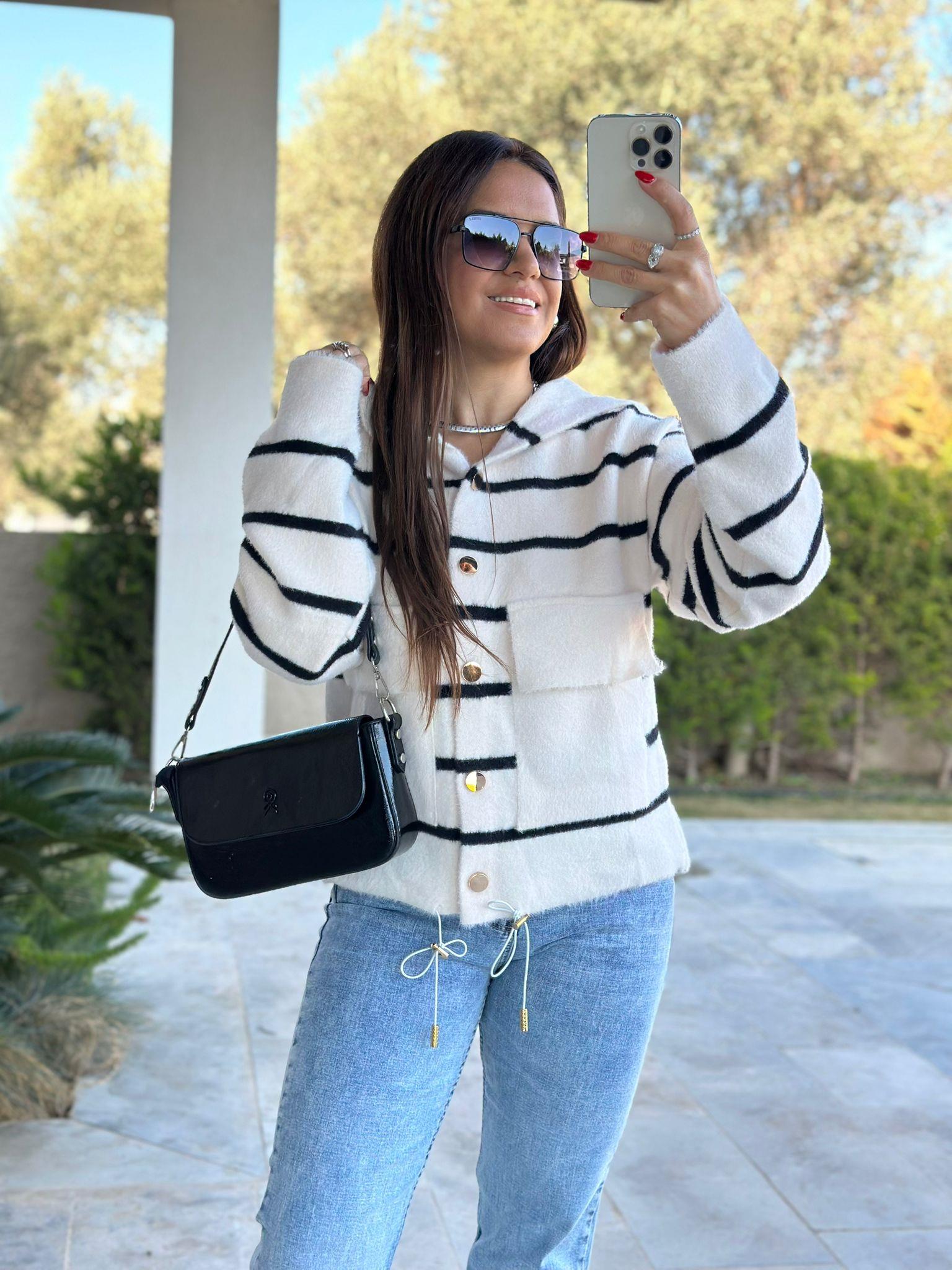 Beyaz Siyah Hırka