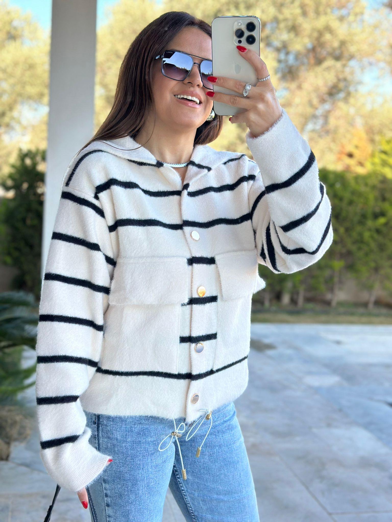 Beyaz Siyah Hırka