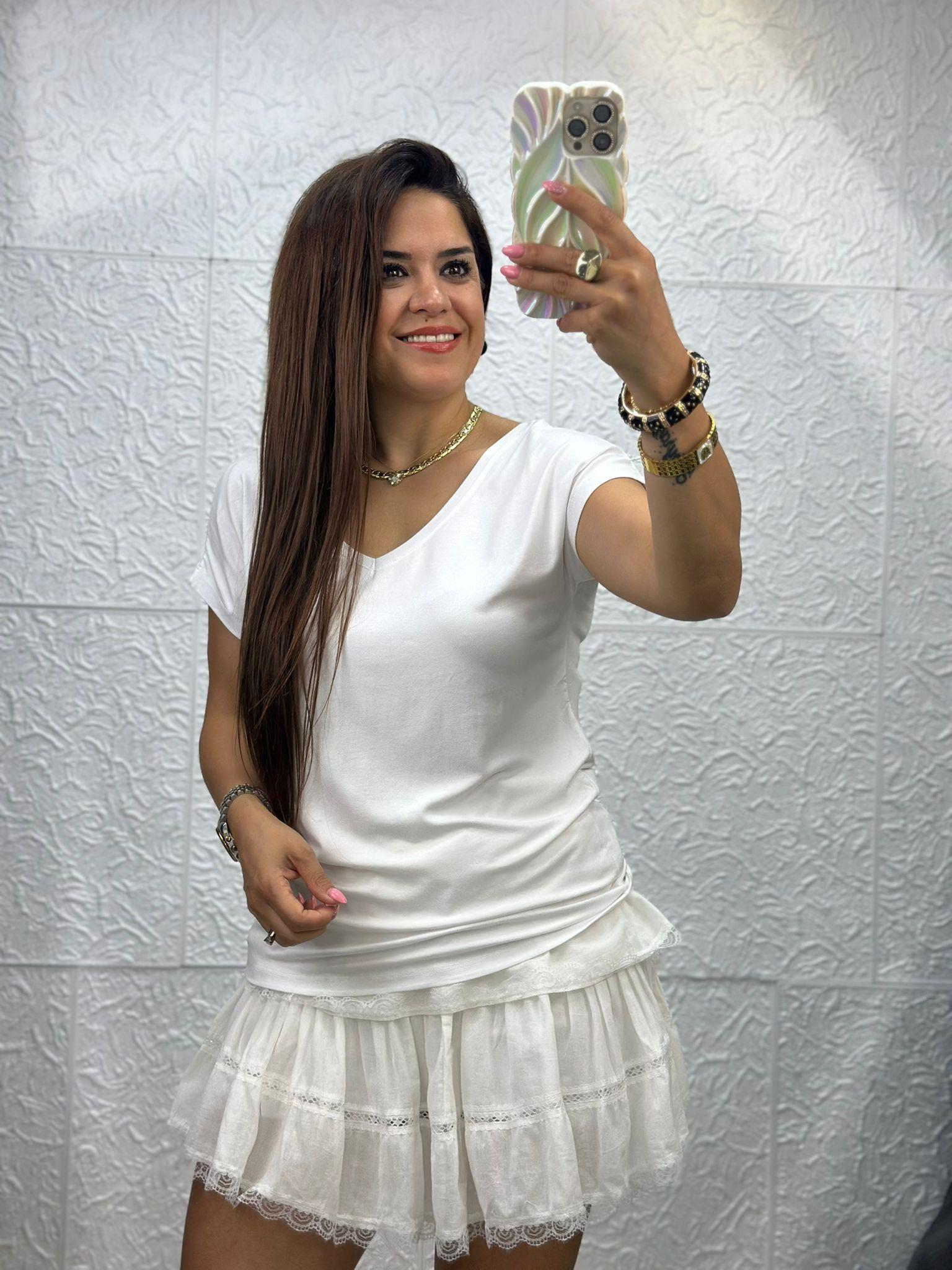 Beyaz Ve Yaka Tshirt