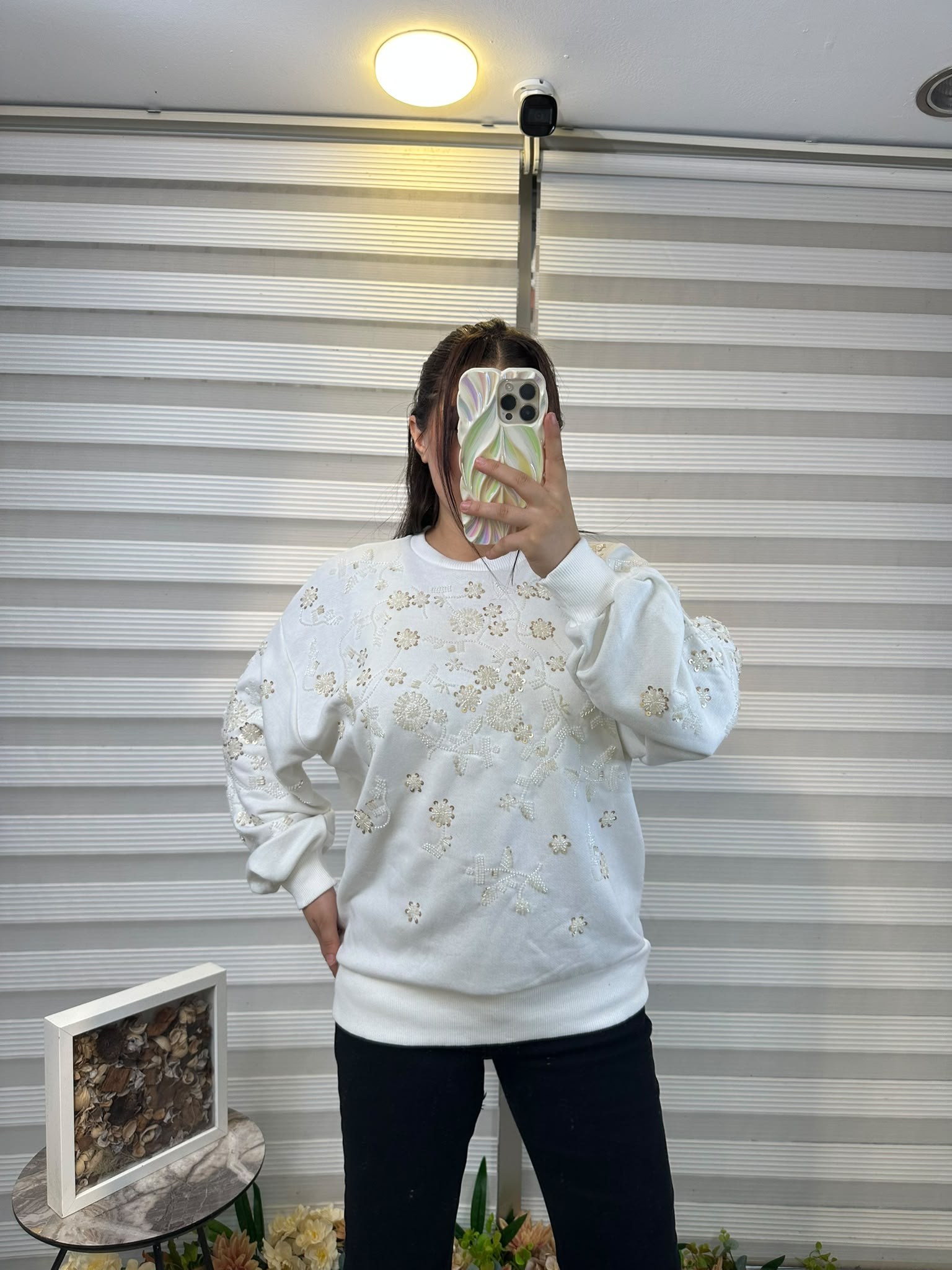 Boncuk İşlemeli Beyaz Sweat Ceket