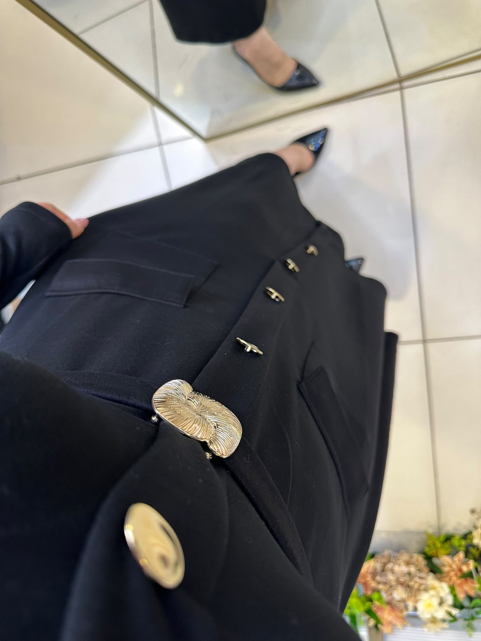 Çift Cepli Siyah Önü Tokalı Elbise