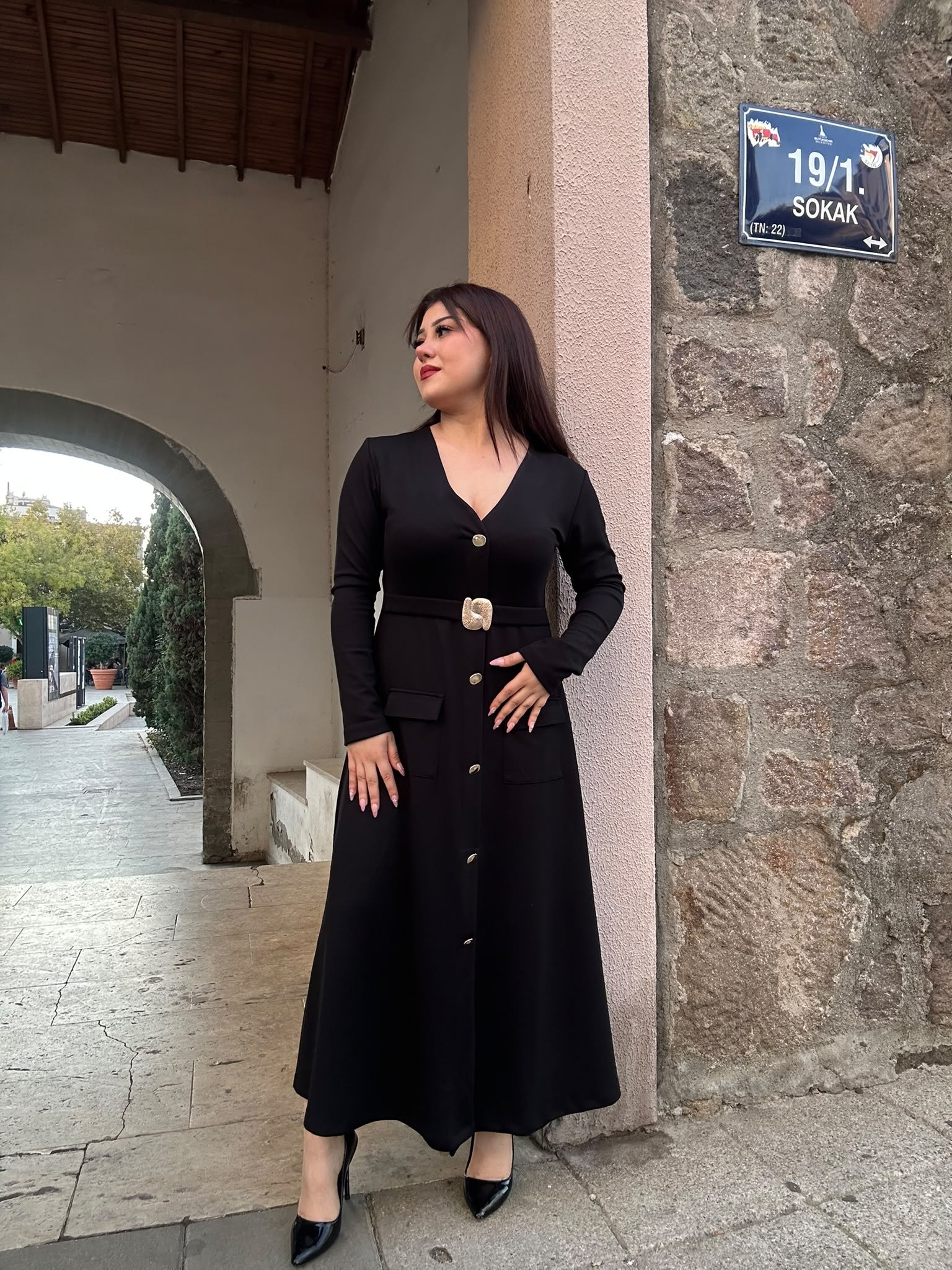 Çift Cepli Siyah Önü Tokalı Elbise