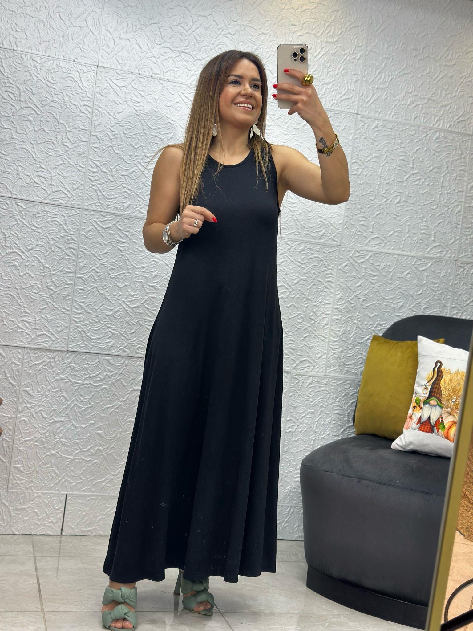 Düğmeli Siyah Elbise
