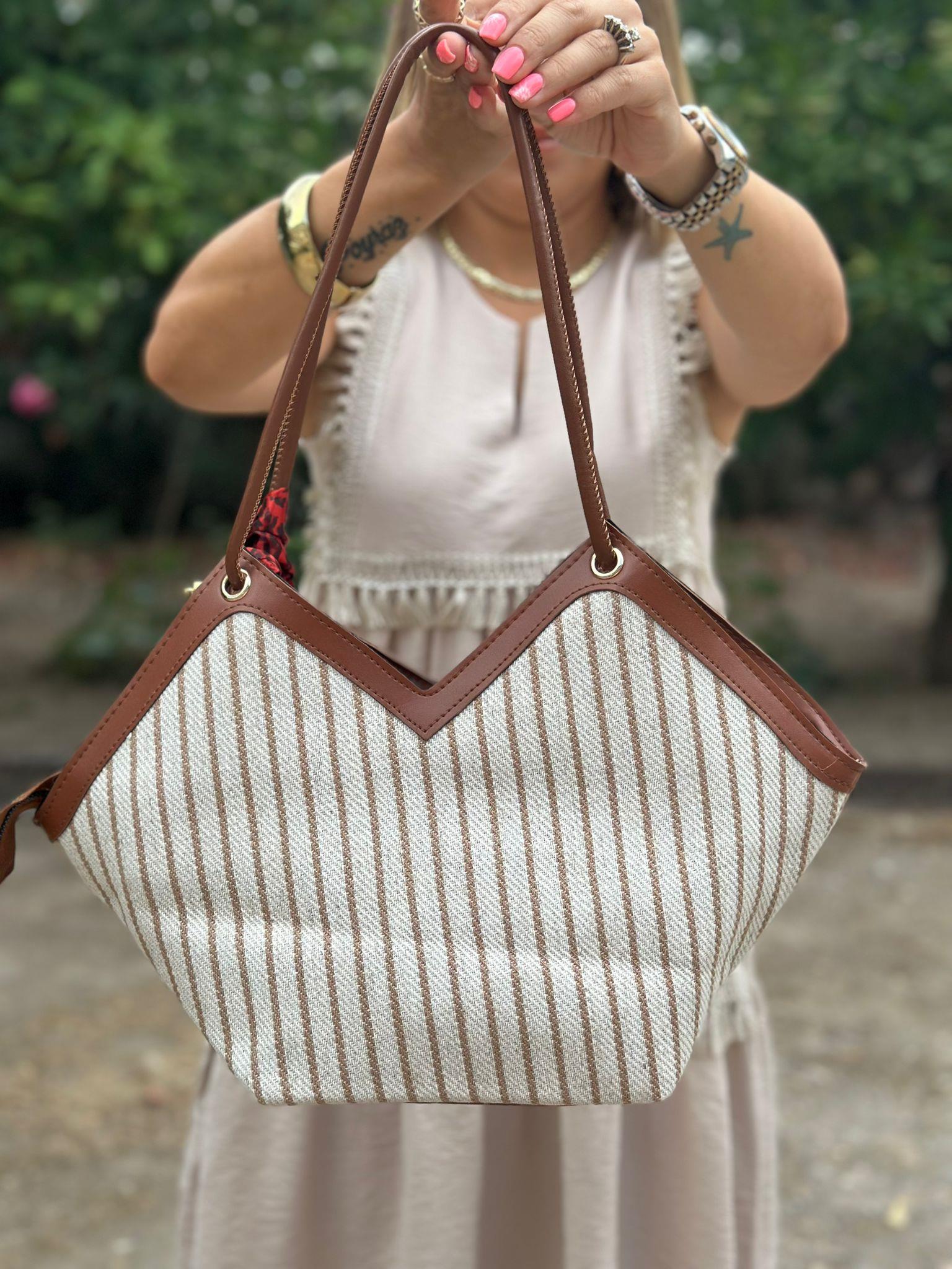 Flor Detaylı Kadın El Çantası