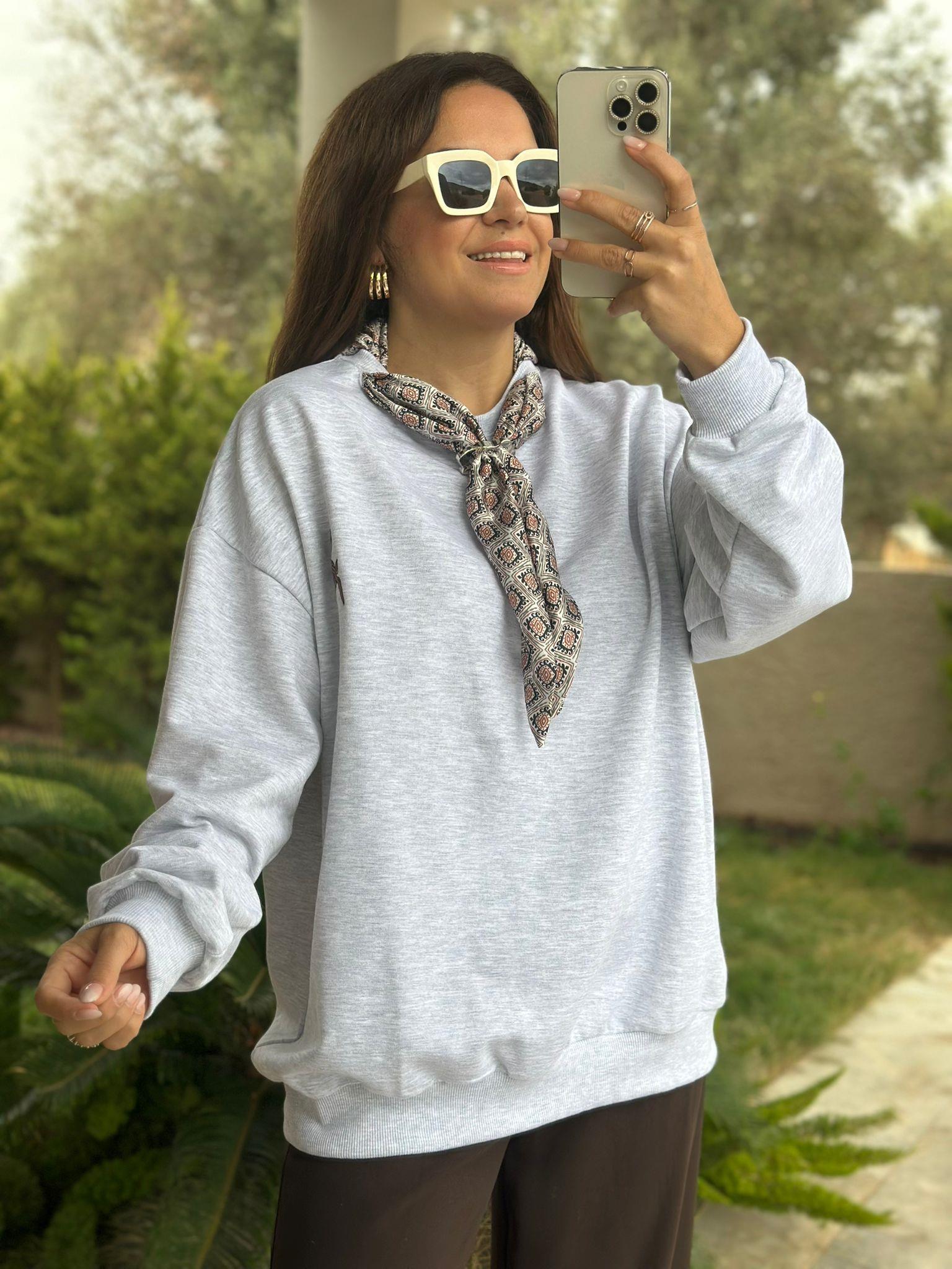 Fularlı Gri Swetshirt