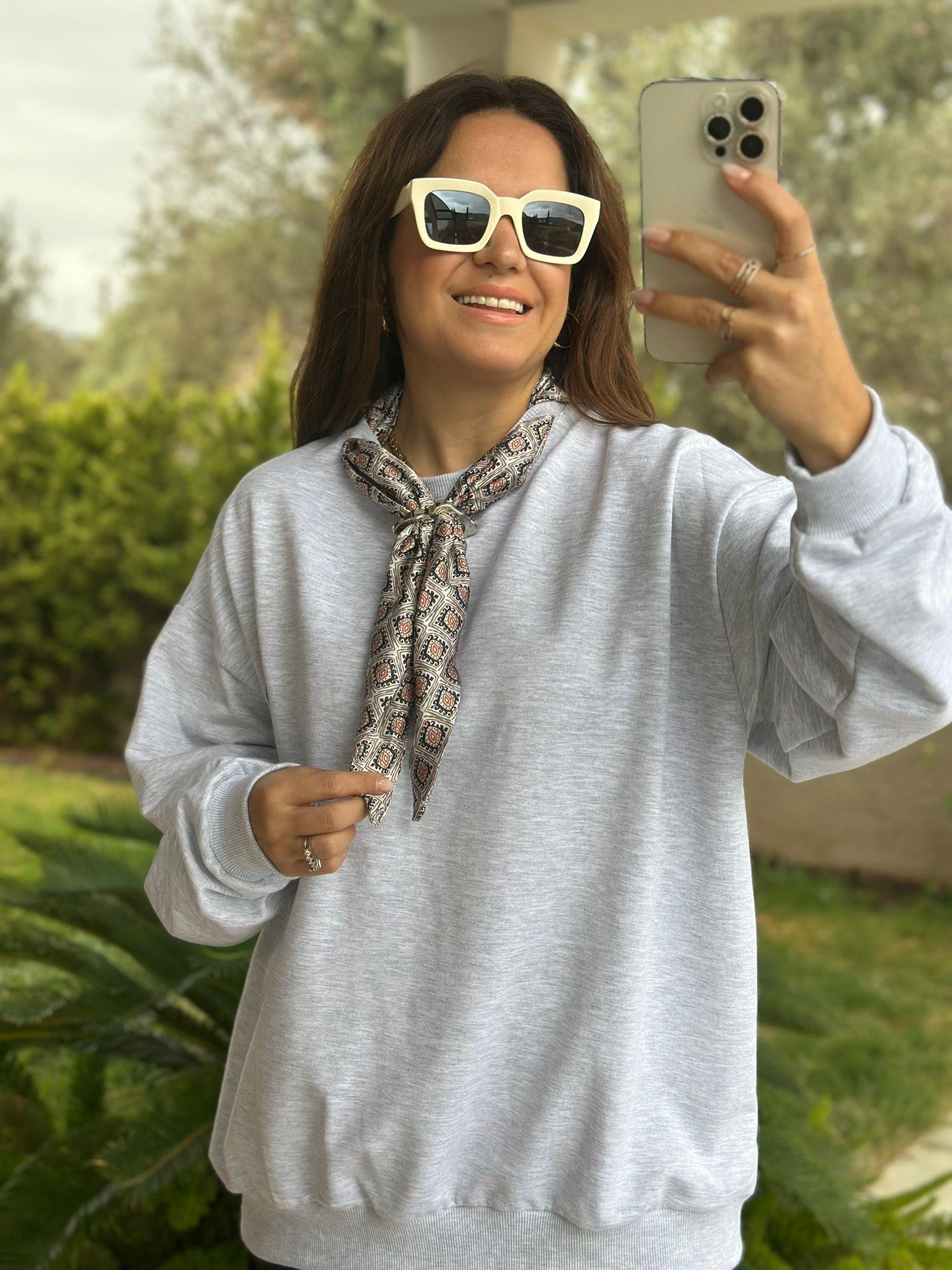 Fularlı Gri Swetshirt