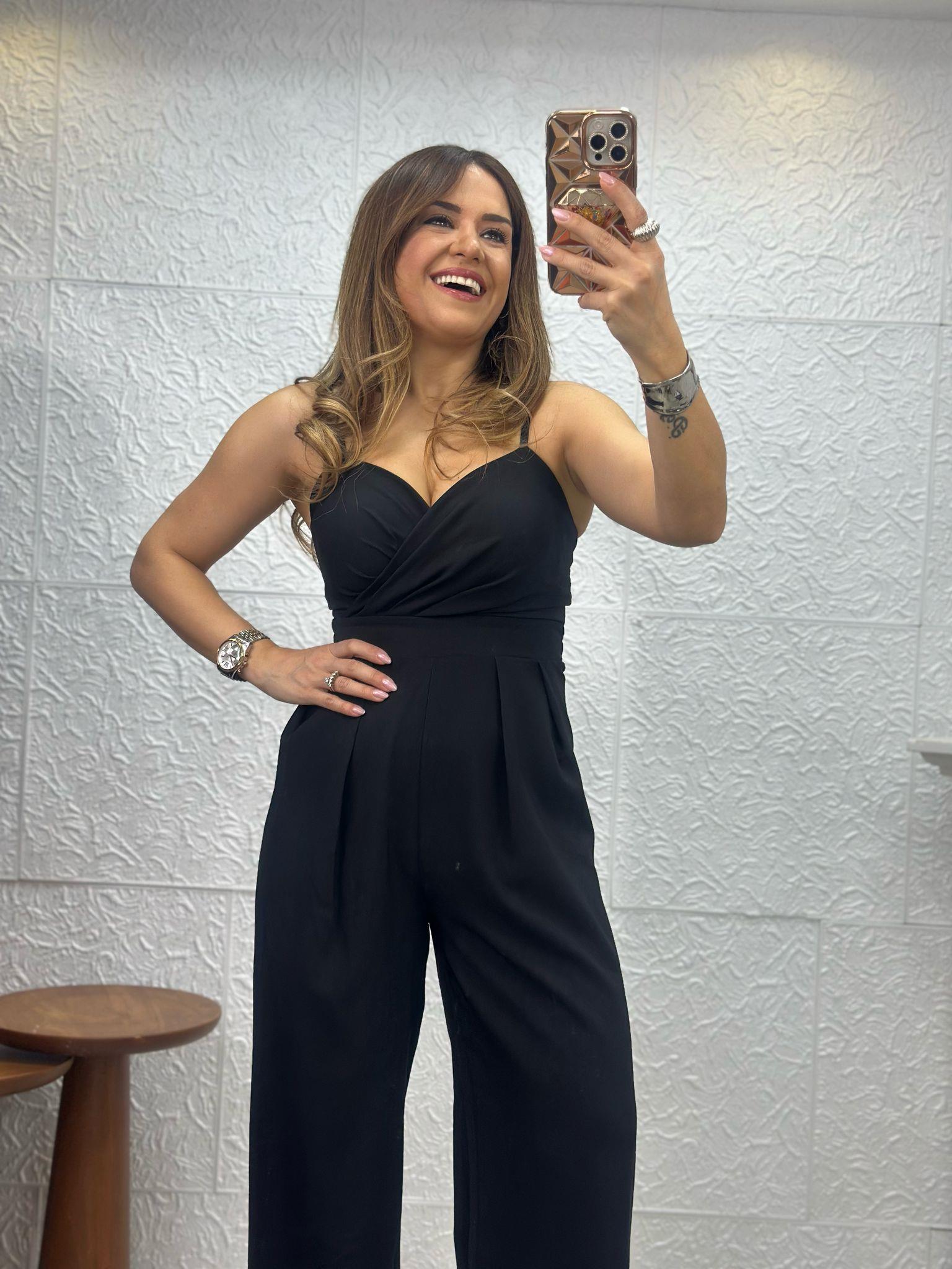 Göğüs Dekolteli Siyah Bol Tulum