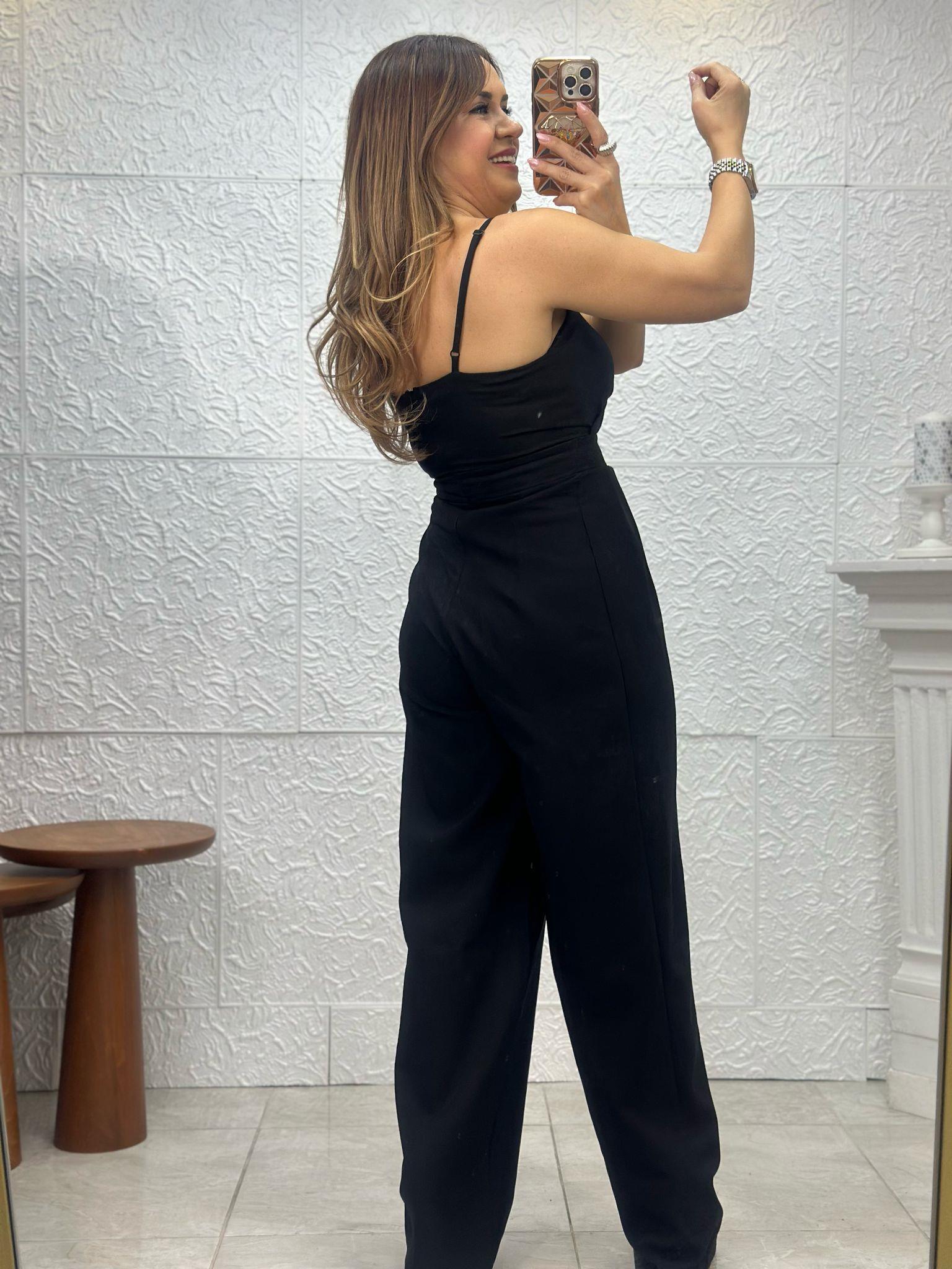 Göğüs Dekolteli Siyah Bol Tulum