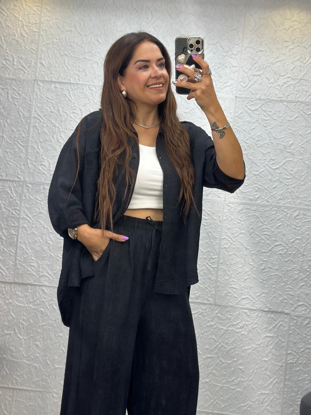 Gömlekli Siyah Takım