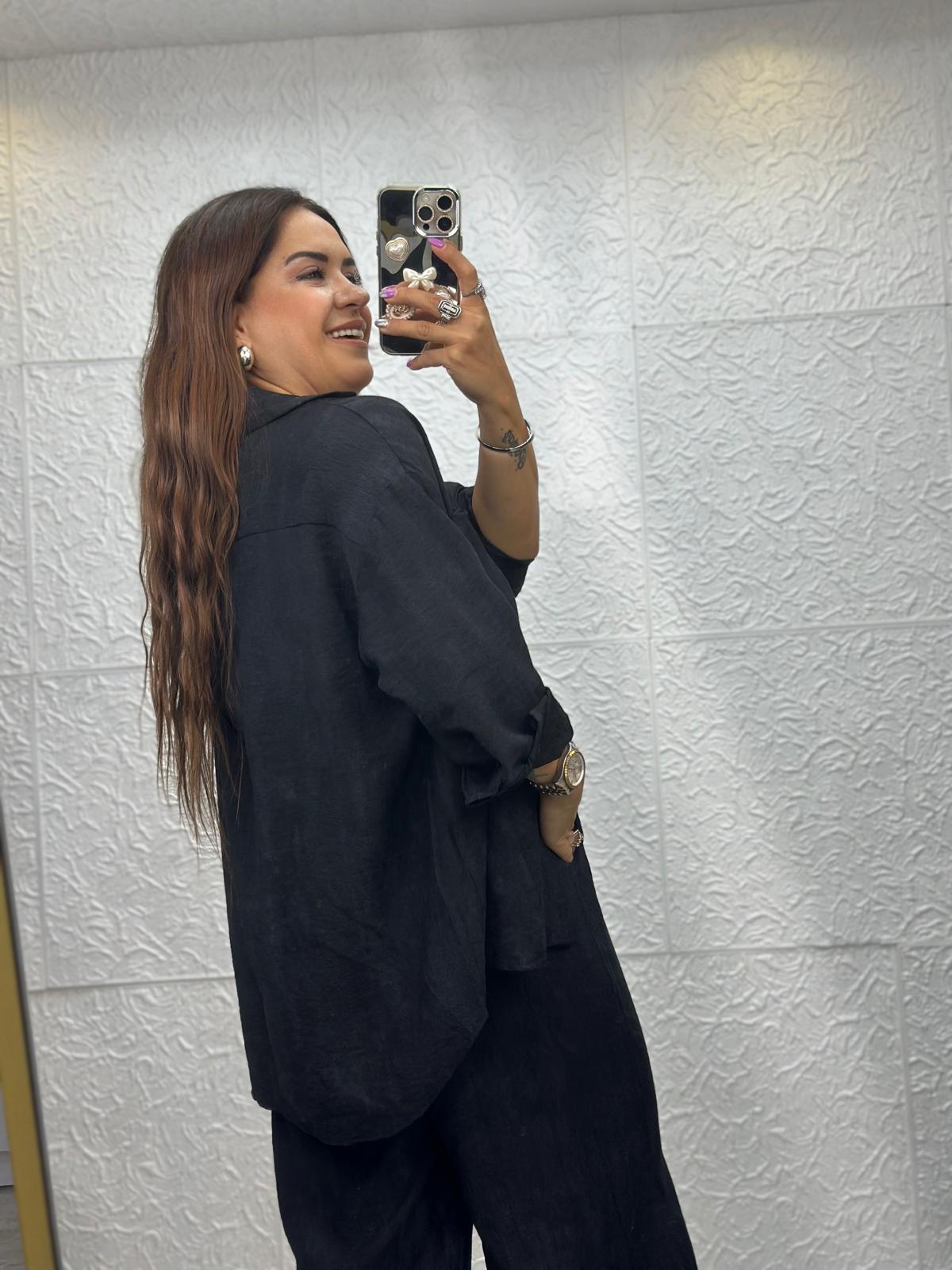 Gömlekli Siyah Takım