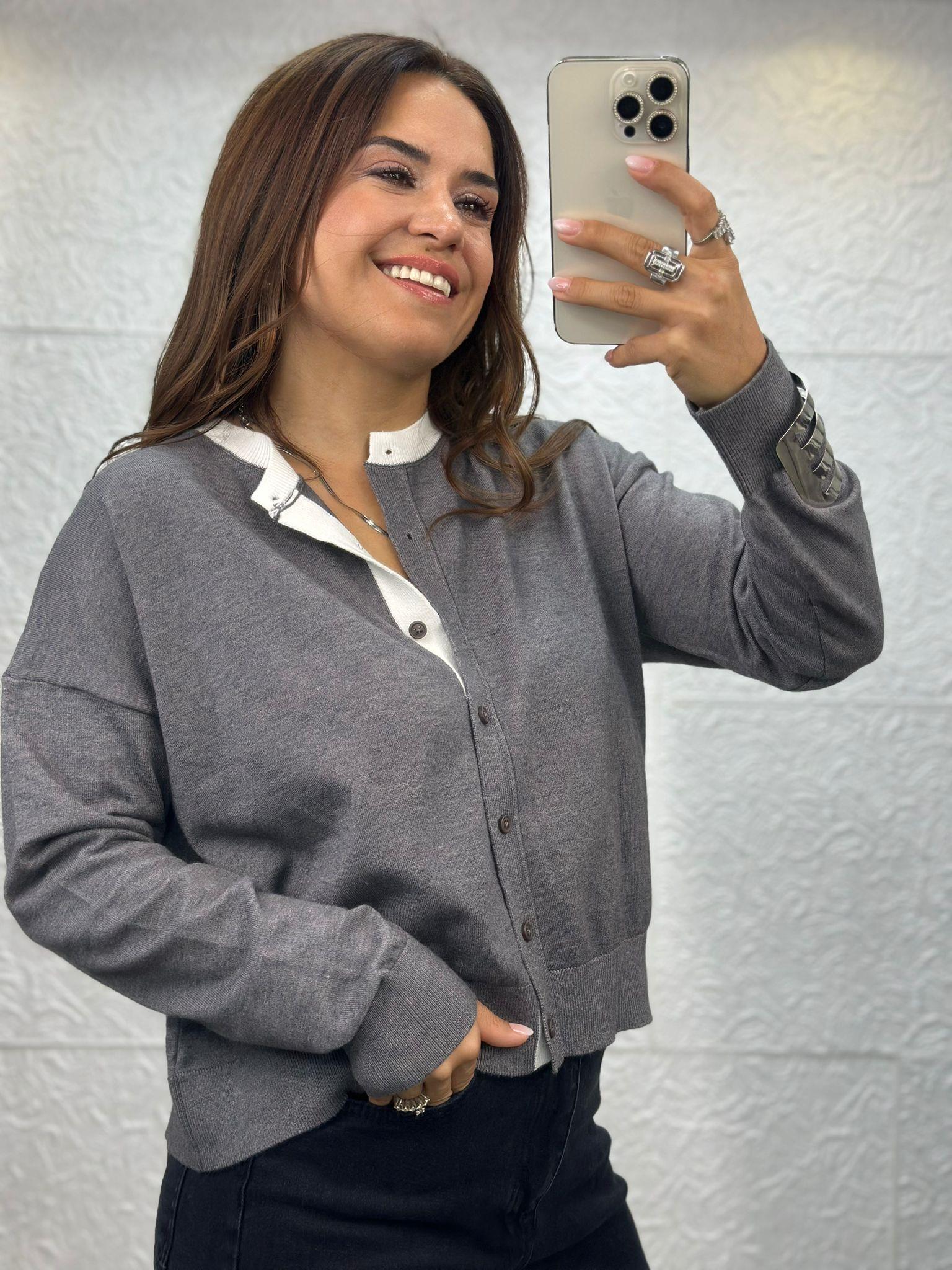Gri Düğmeli Hırka