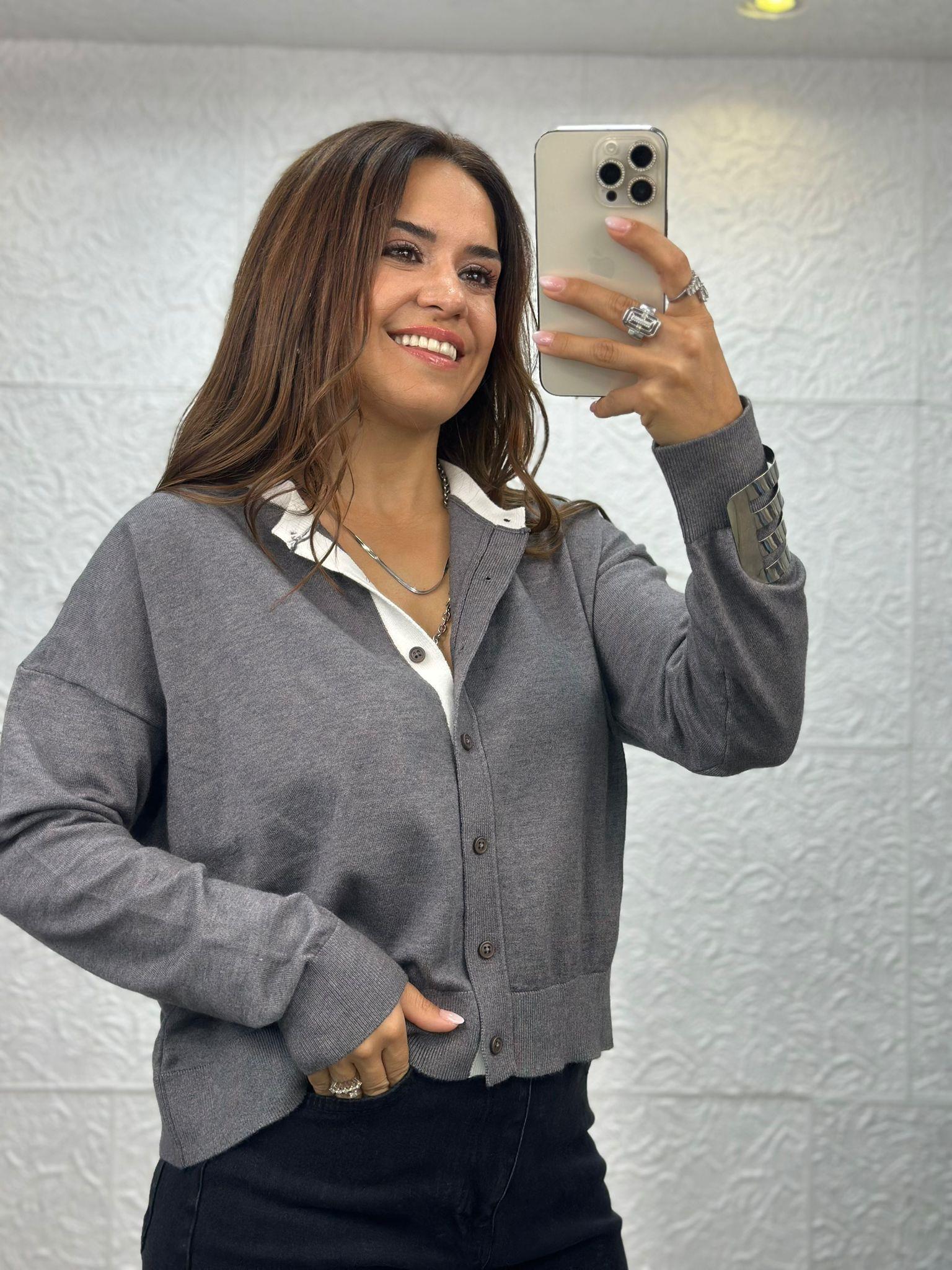 Gri Düğmeli Hırka