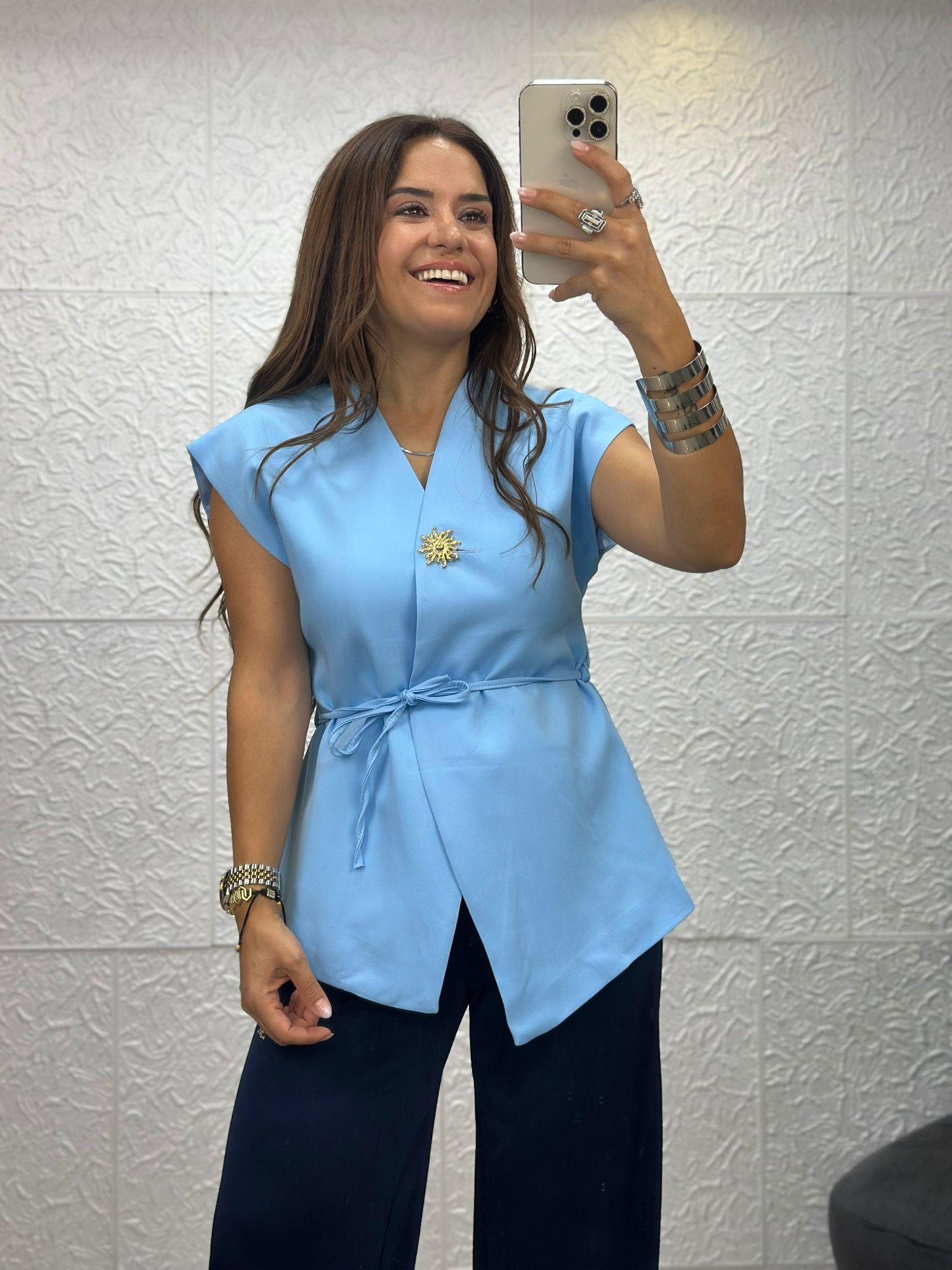 Güneş Düğmeli Mavi Yelek