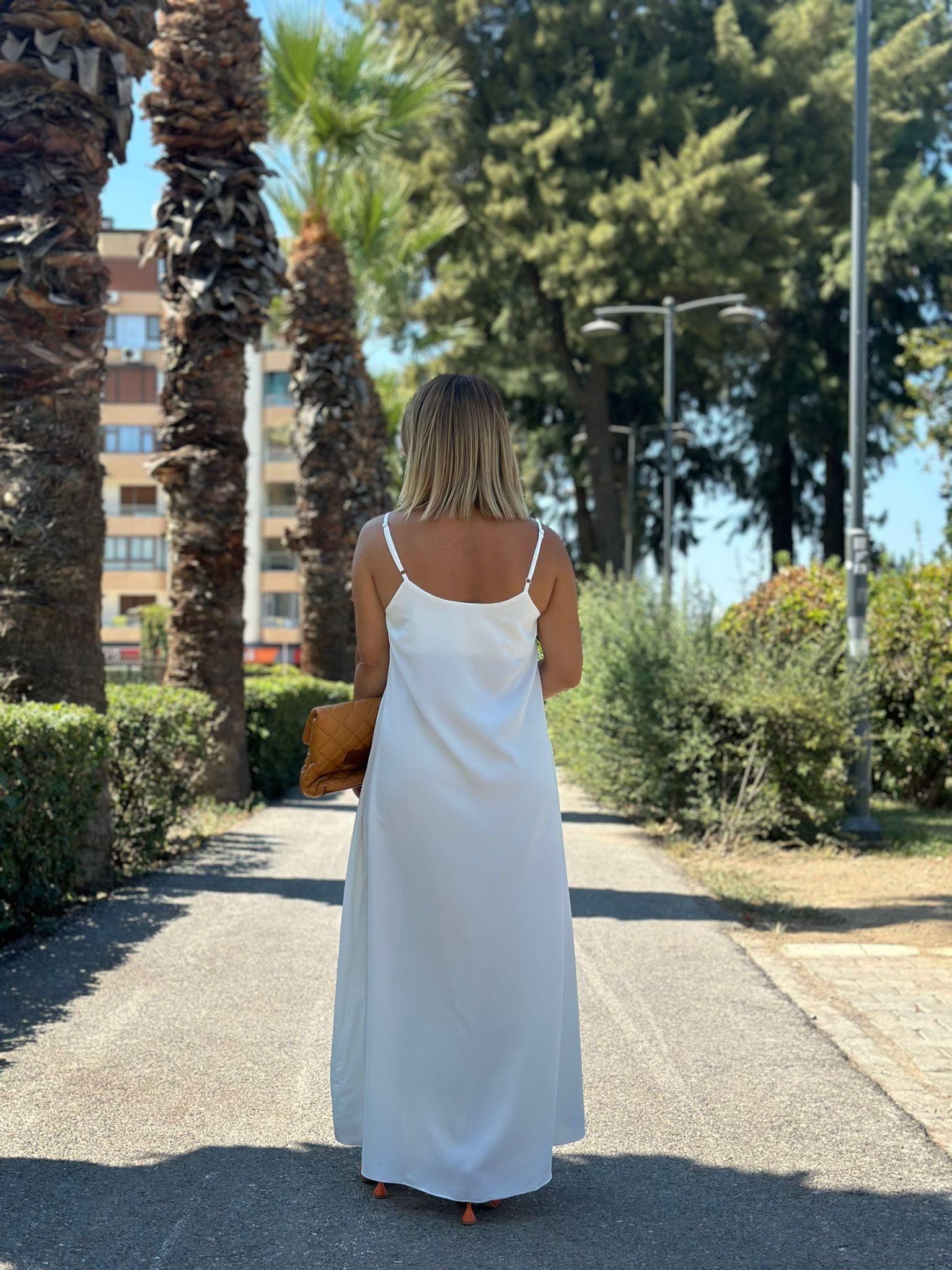 İp Askılı Beyaz Elbise