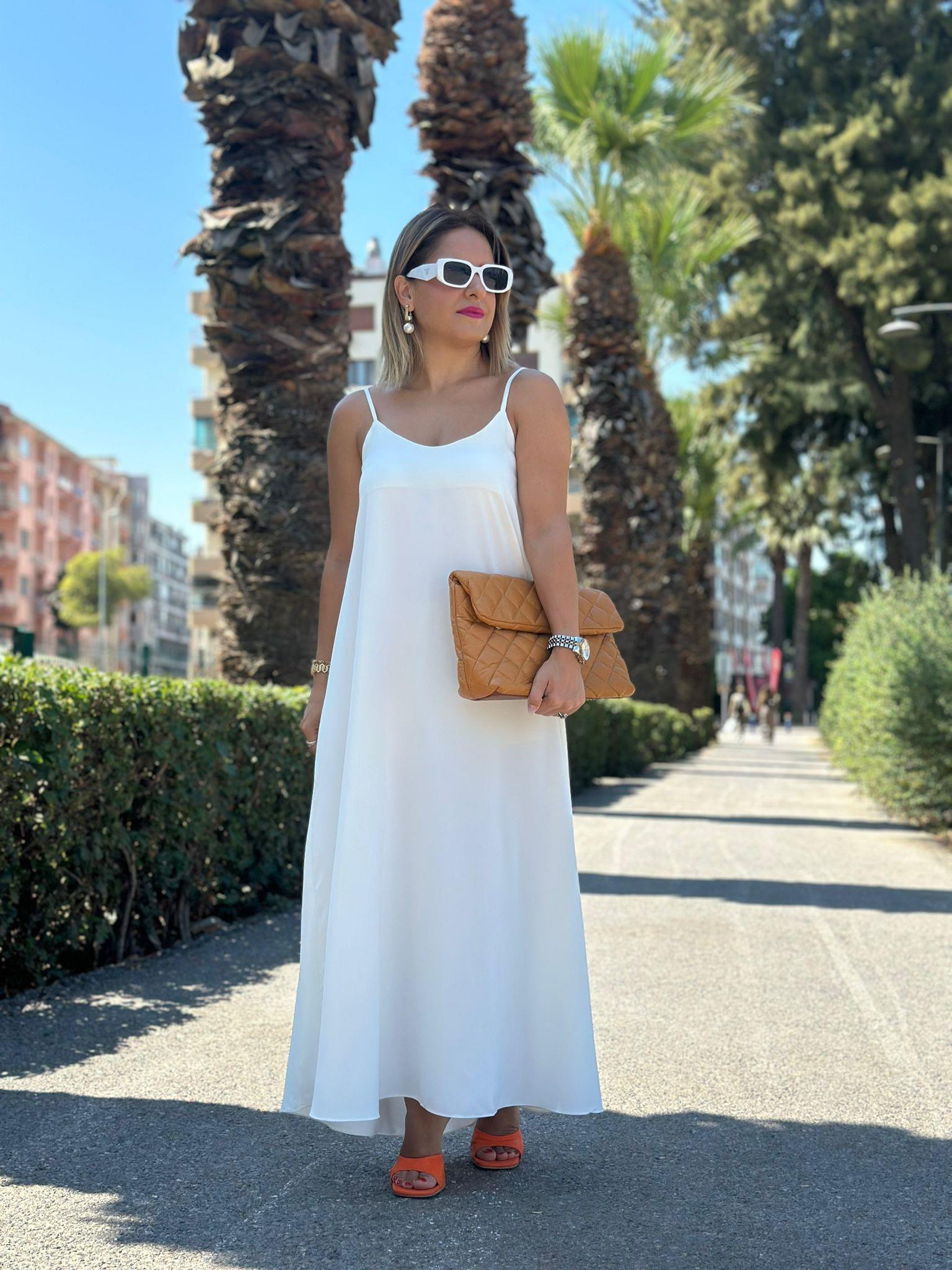 İp Askılı Beyaz Elbise