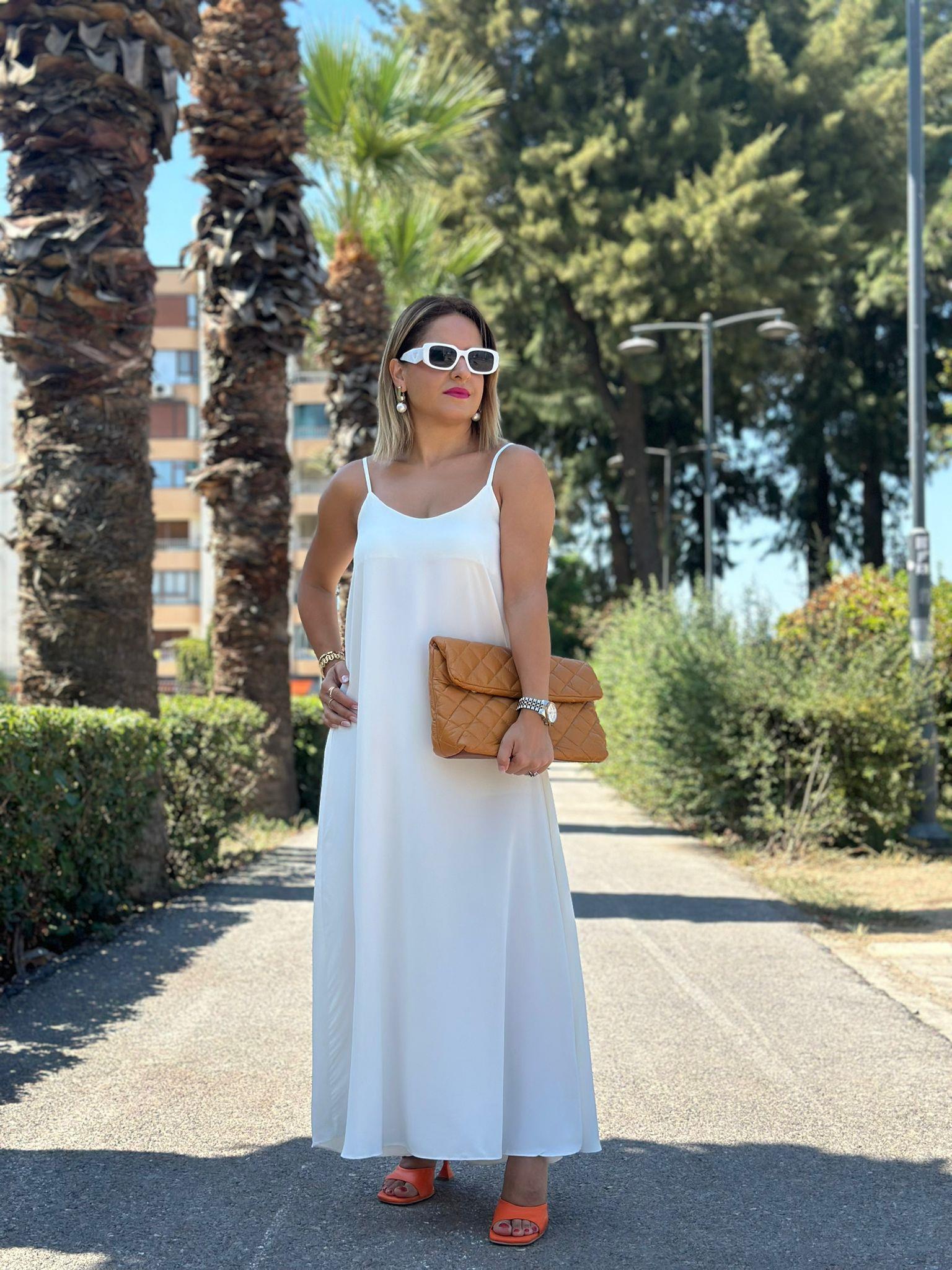 İp Askılı Beyaz Elbise