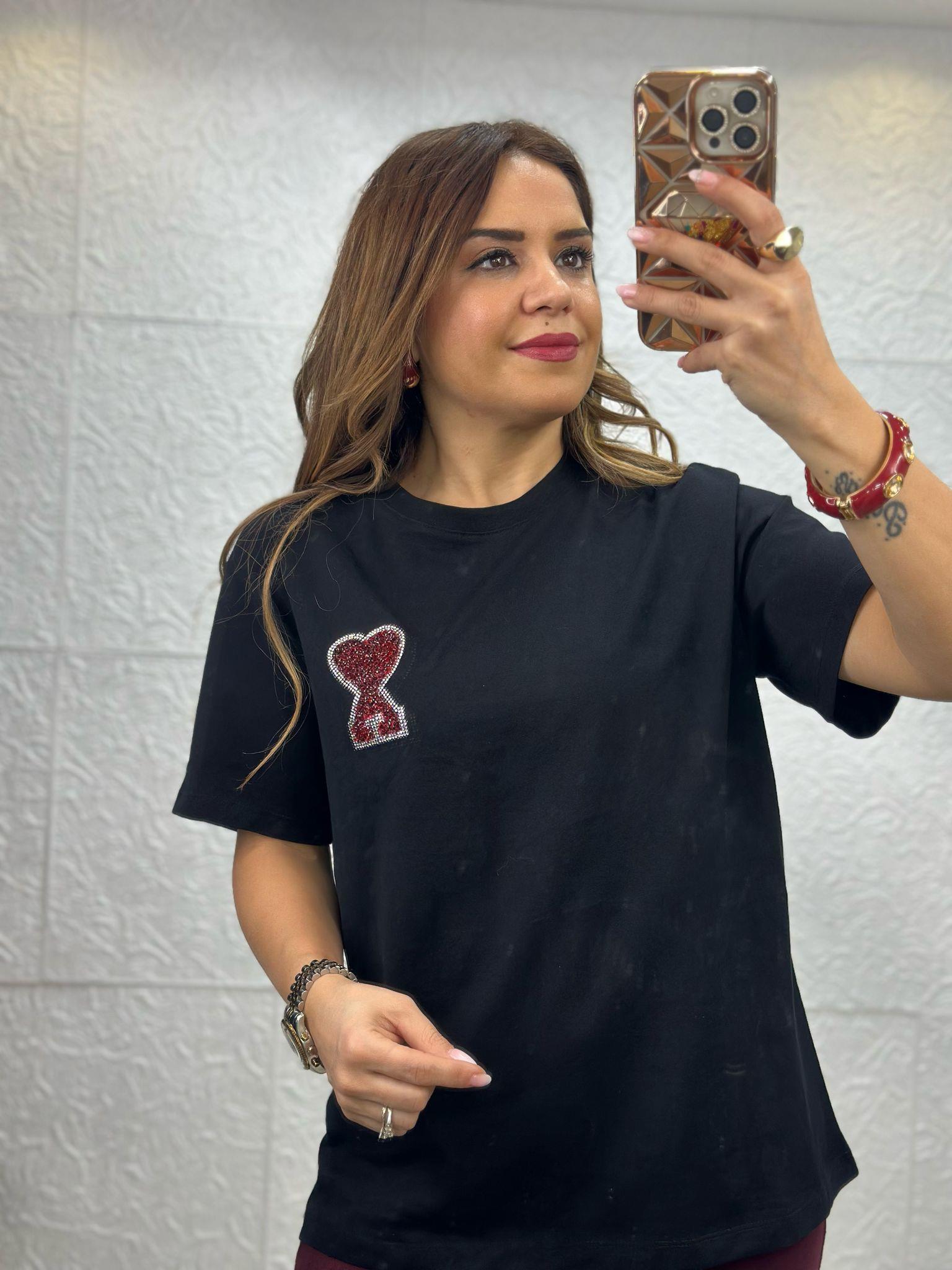 Kalp Detaylı Siyah Tshirt