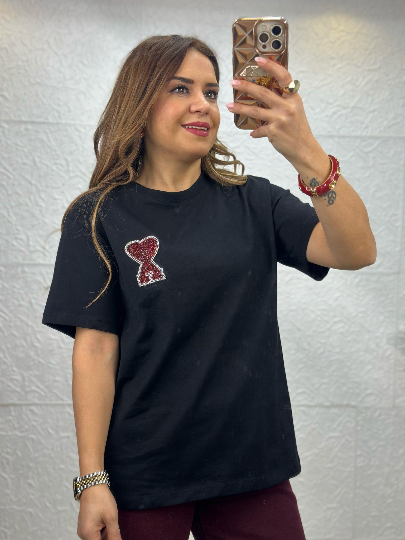 Kalp Detaylı Siyah Tshirt