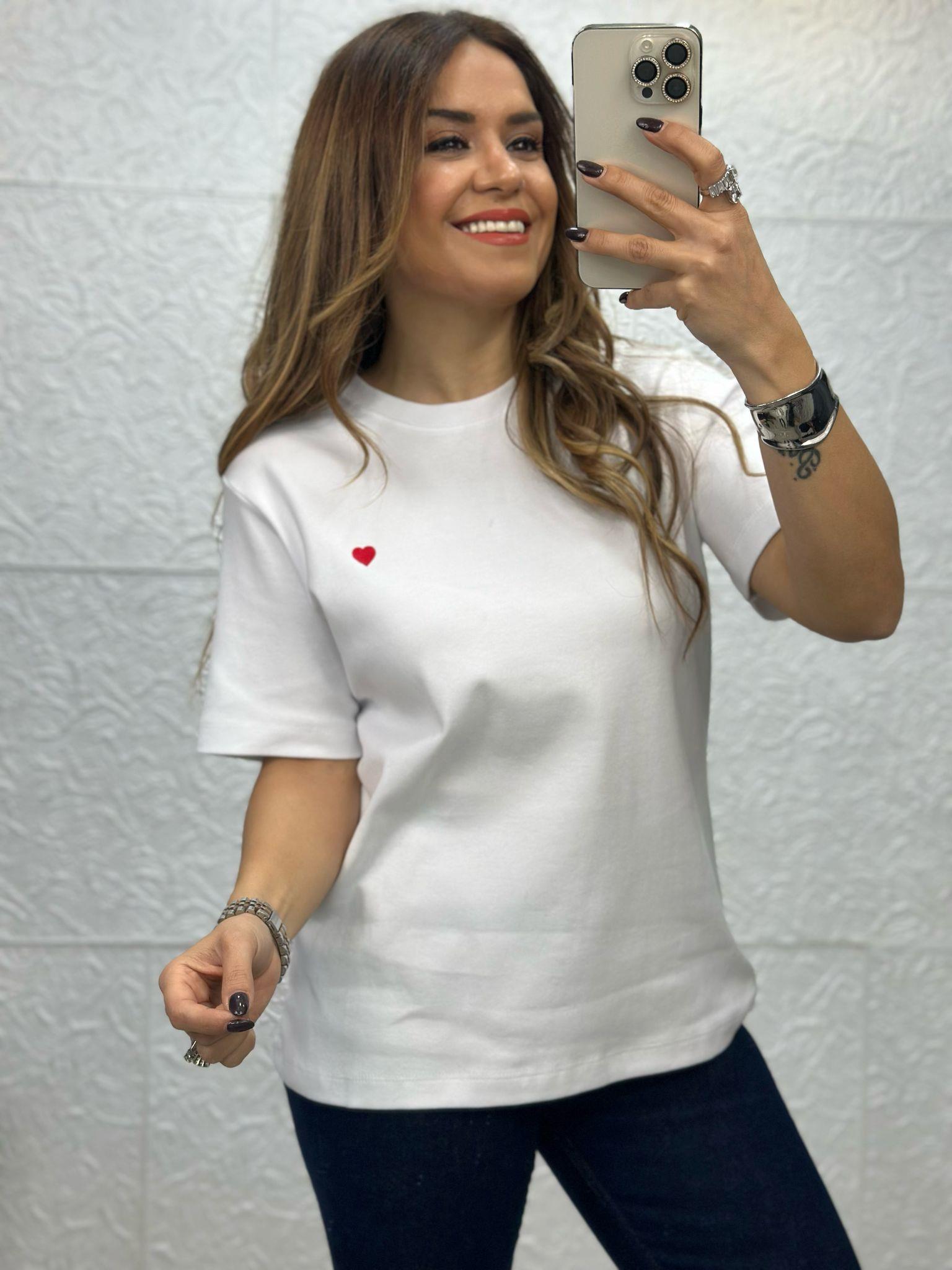 Kalpli Beyaz Tshirt