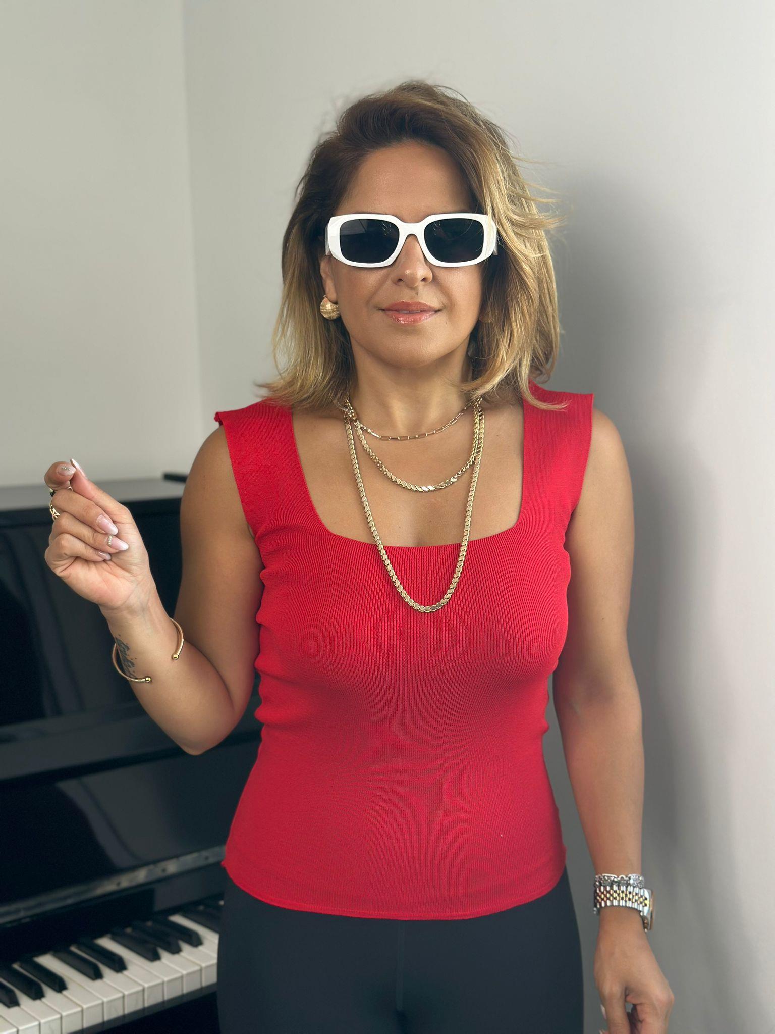 Kare Yaka Kırmızı Triko