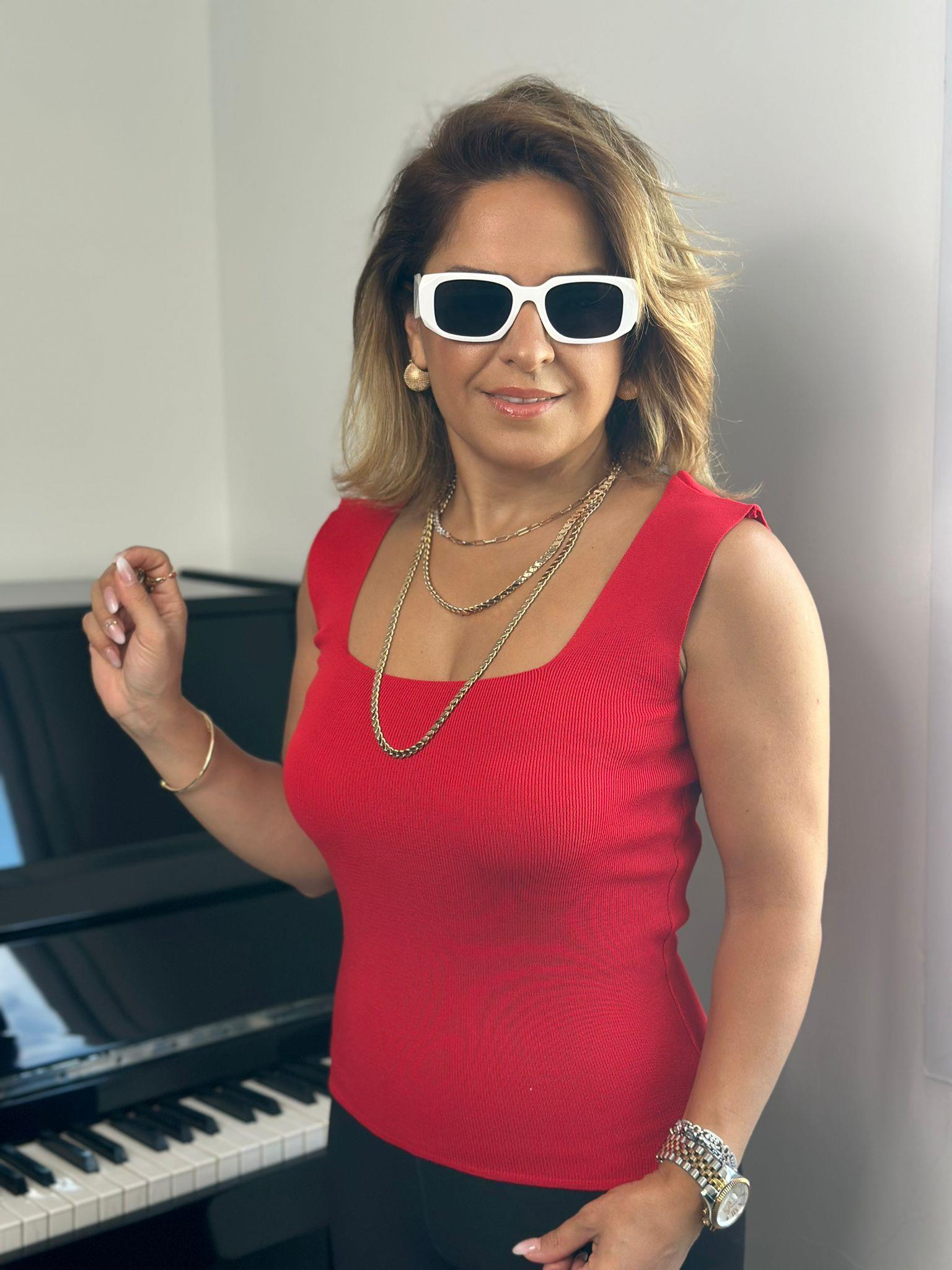 Kare Yaka Kırmızı Triko