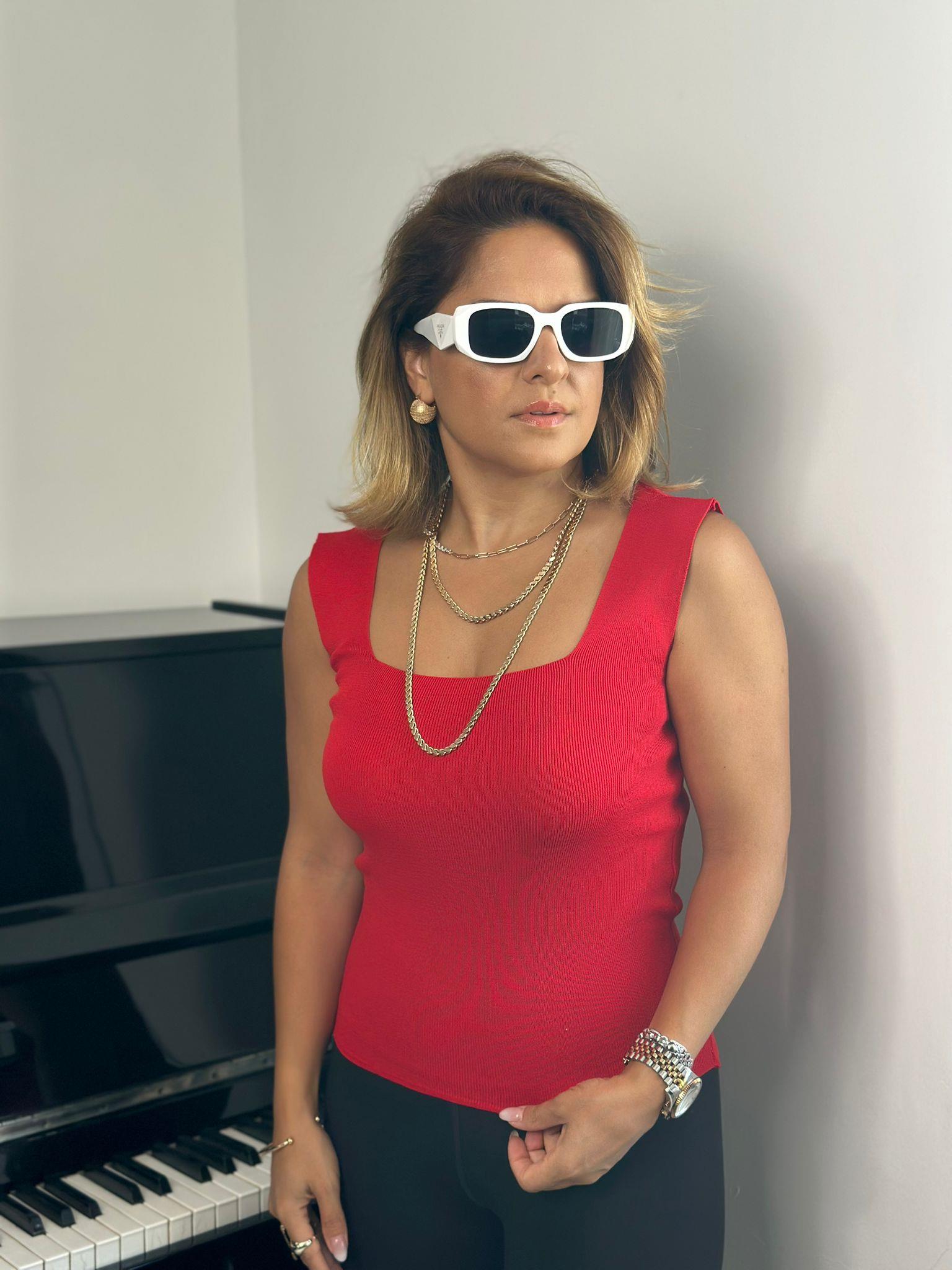 Kare Yaka Kırmızı Triko