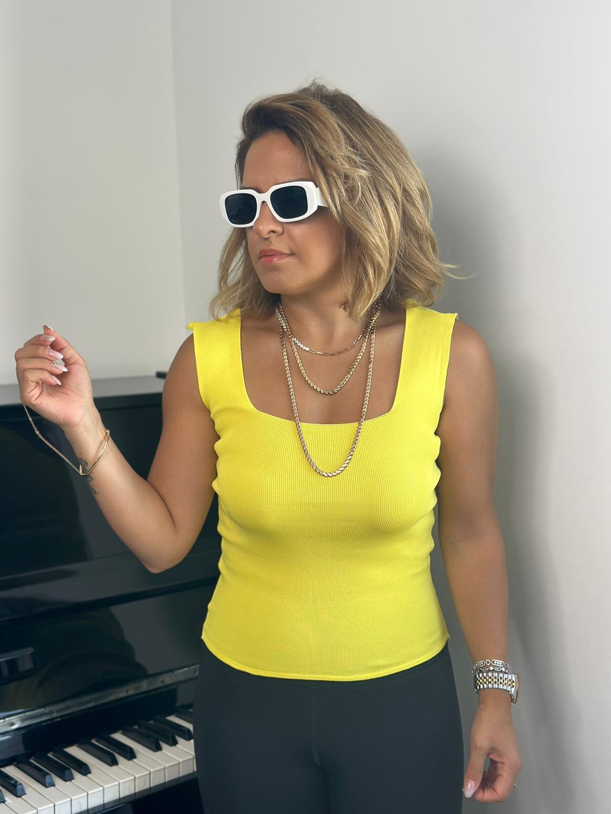 Kare Yaka Sarı Triko