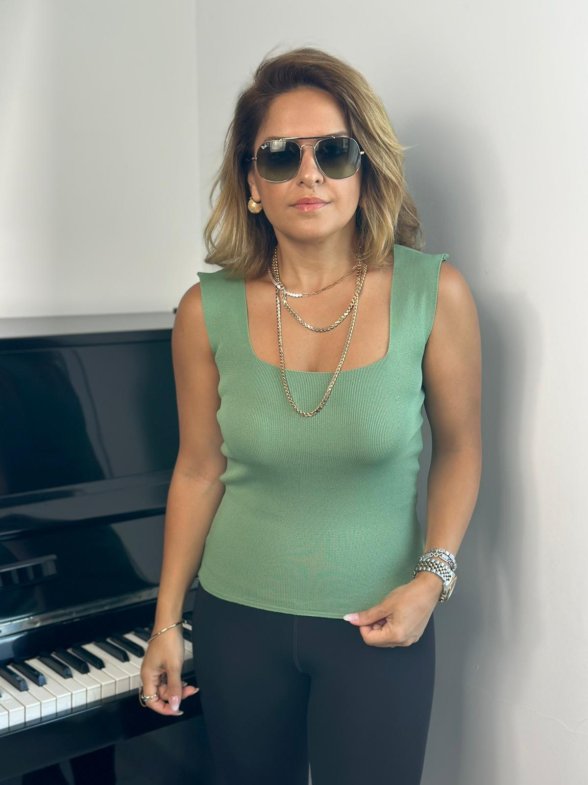 Kare Yaka Yeşil Triko