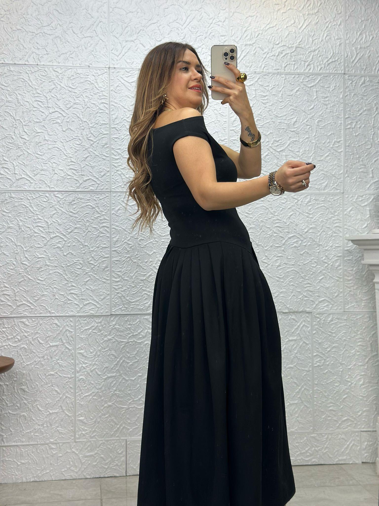 Kayık Yaka Siyah Uzun Elbise