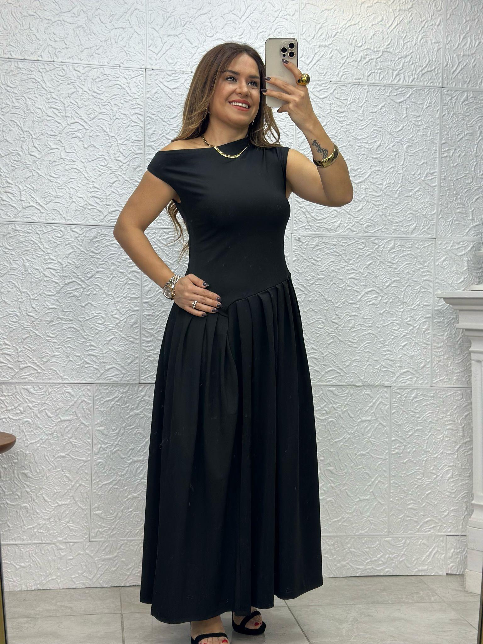 Kayık Yaka Siyah Uzun Elbise