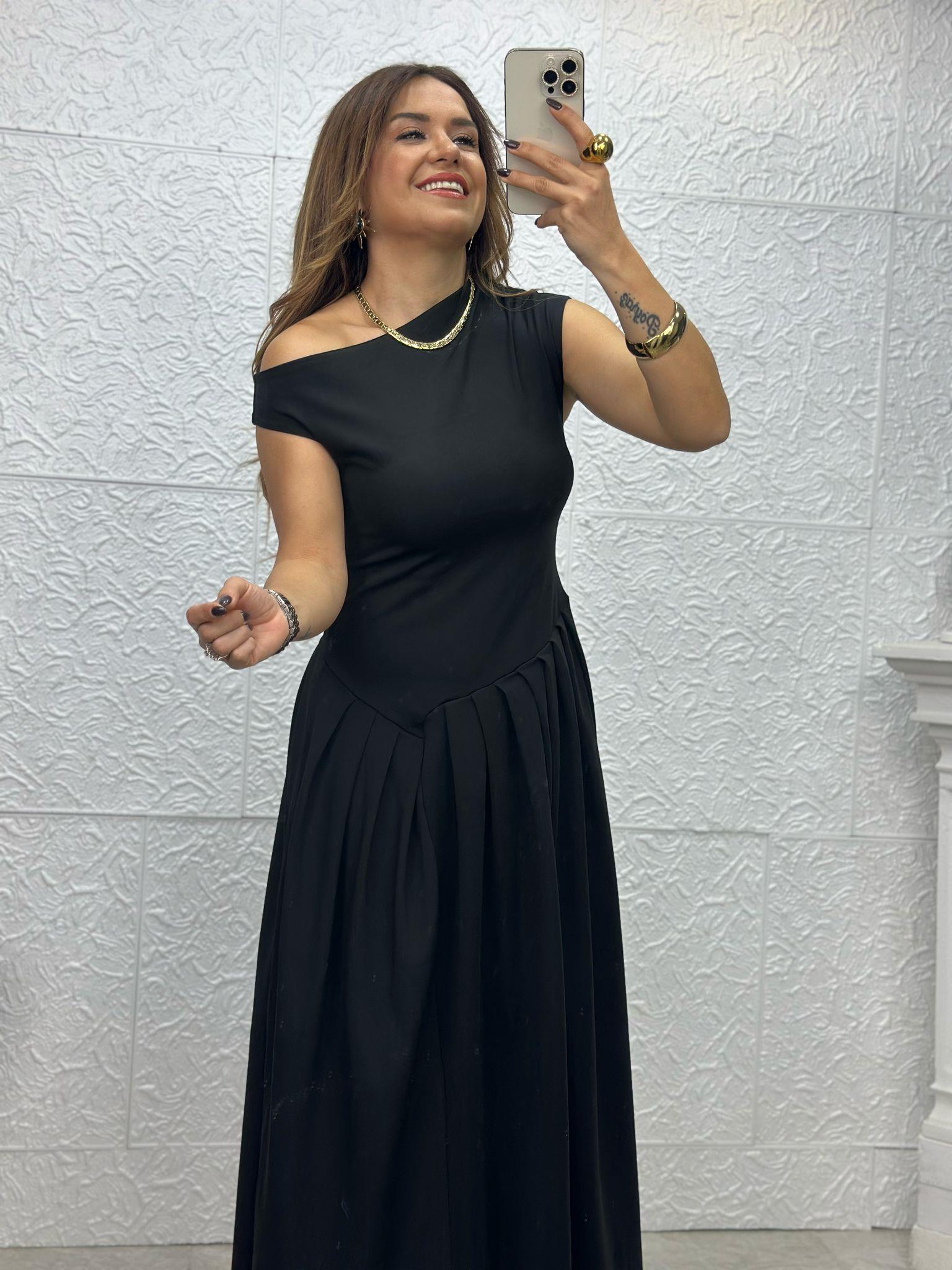 Kayık Yaka Siyah Uzun Elbise