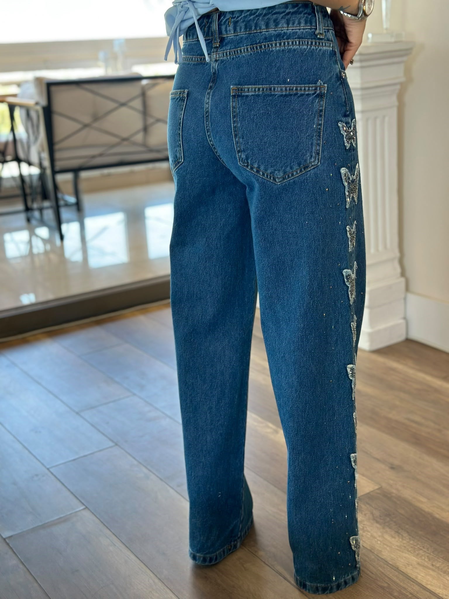 Kelebek Nakışlı Kot Pantolon
