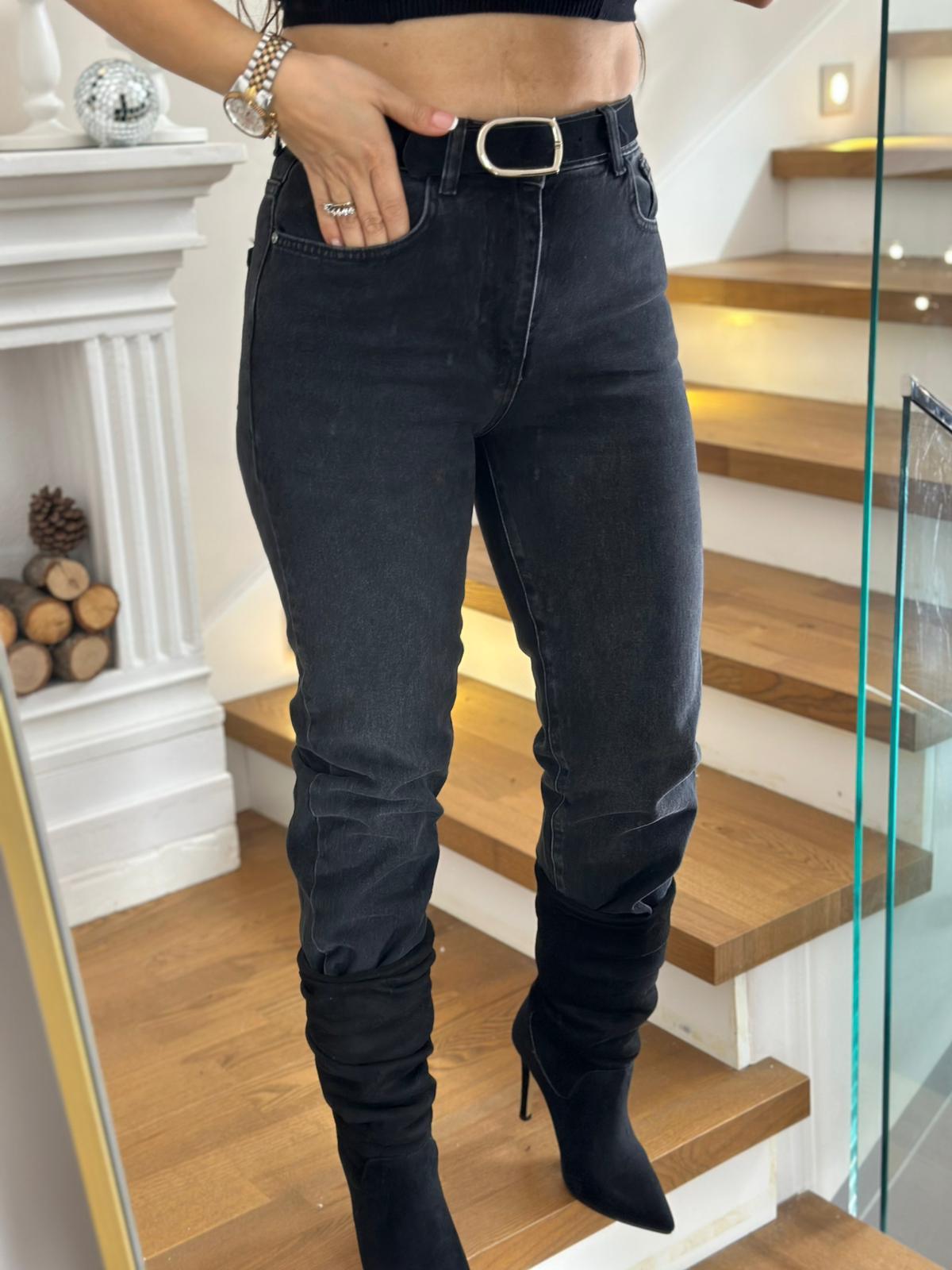 Kemerli Yüksek Bel Gri Momfit Jean