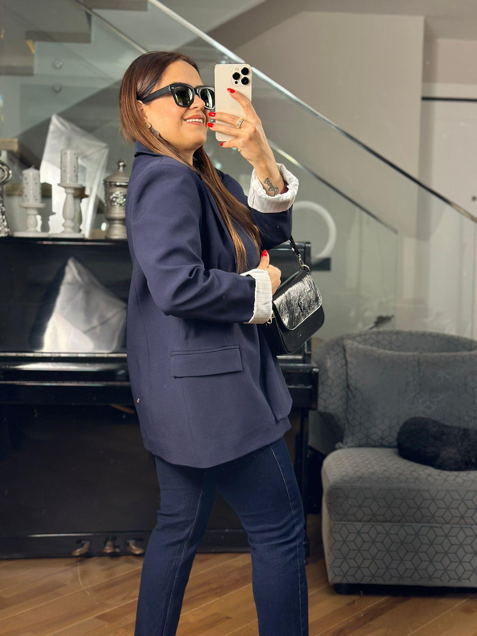 Kolu Katlamalı Lacivert Blazer Ceket
