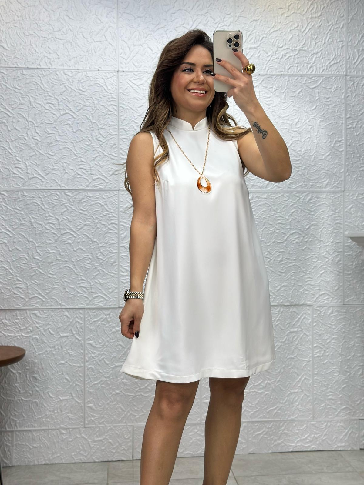 Kolye Detaylı Beyaz Çan Elbise