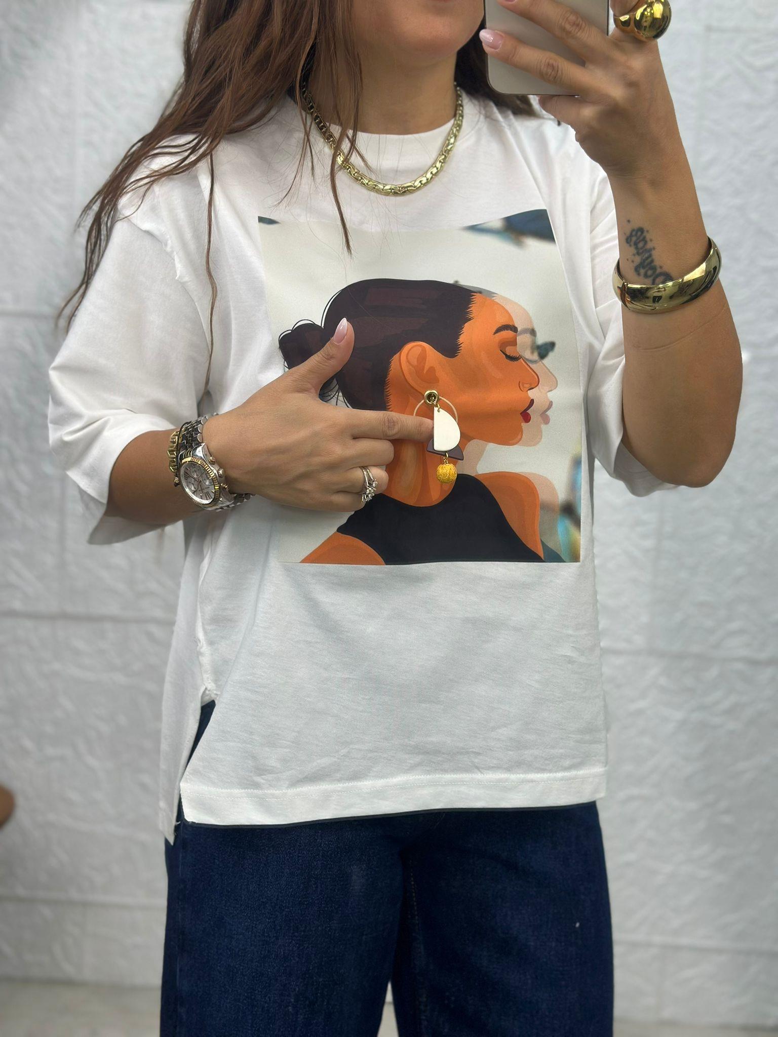 Küpeli Baskılı Kız  Beyaz Tshirt