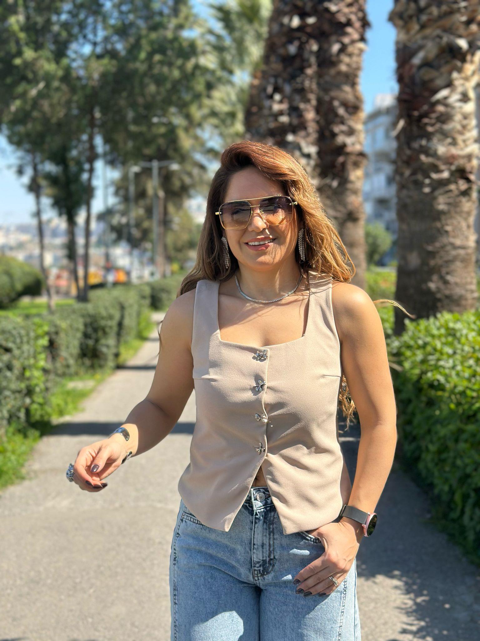 Kurdela Düğmeli Bej Yelek