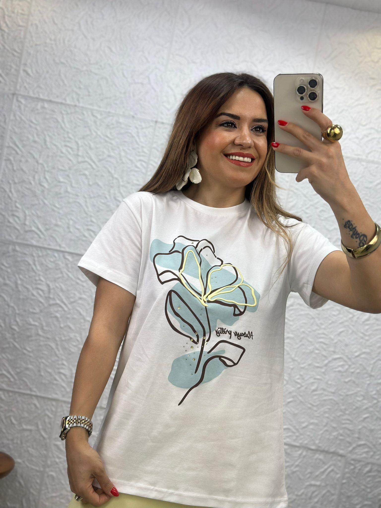 Mavi Beyaz Çiçekli Tshirt