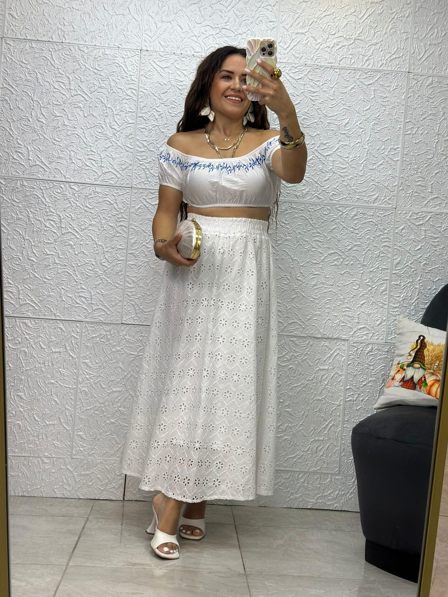 Mavi Nakışlı Beyaz Crop
