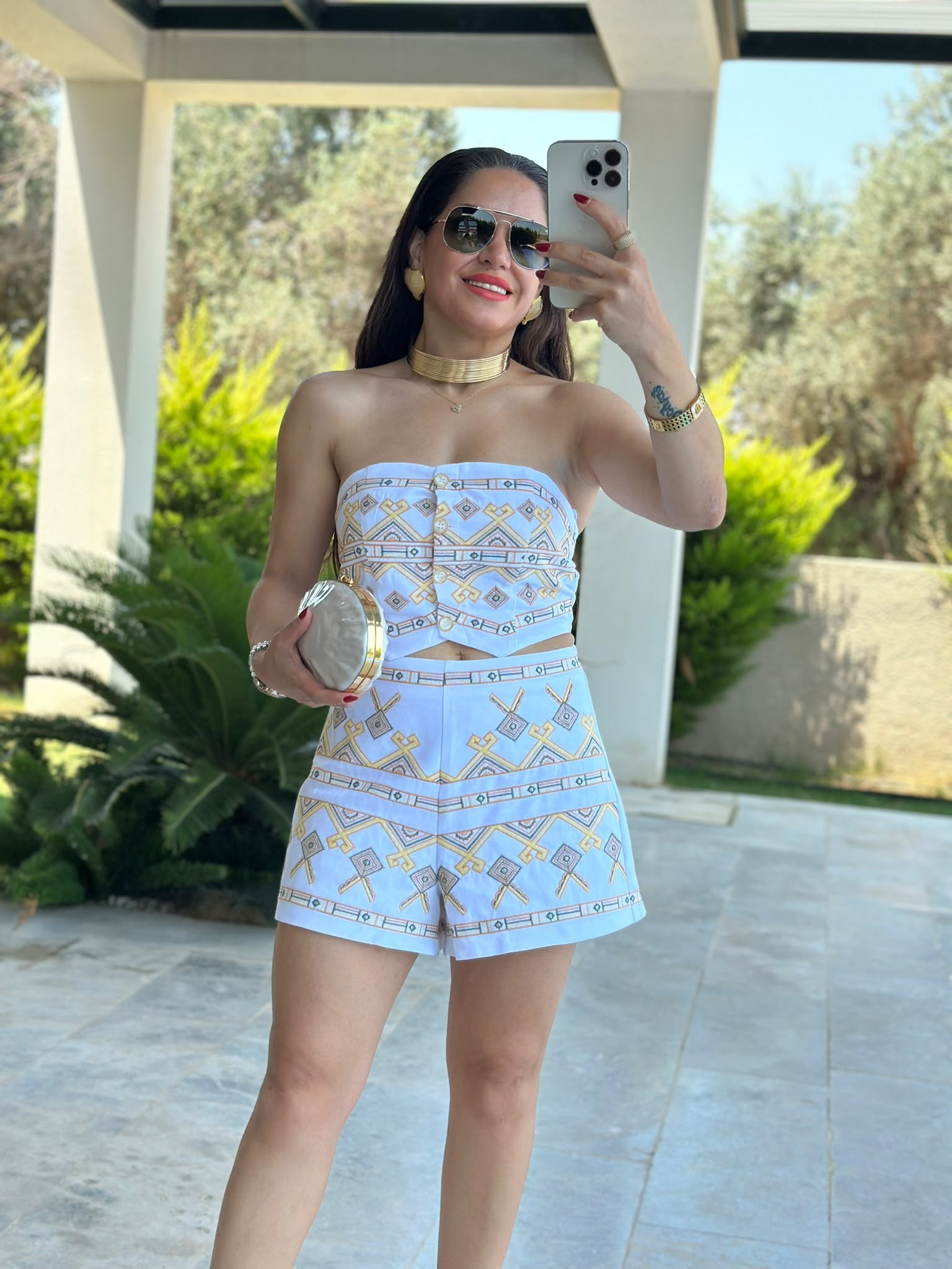 Nakış İşlemeli Beya Şort