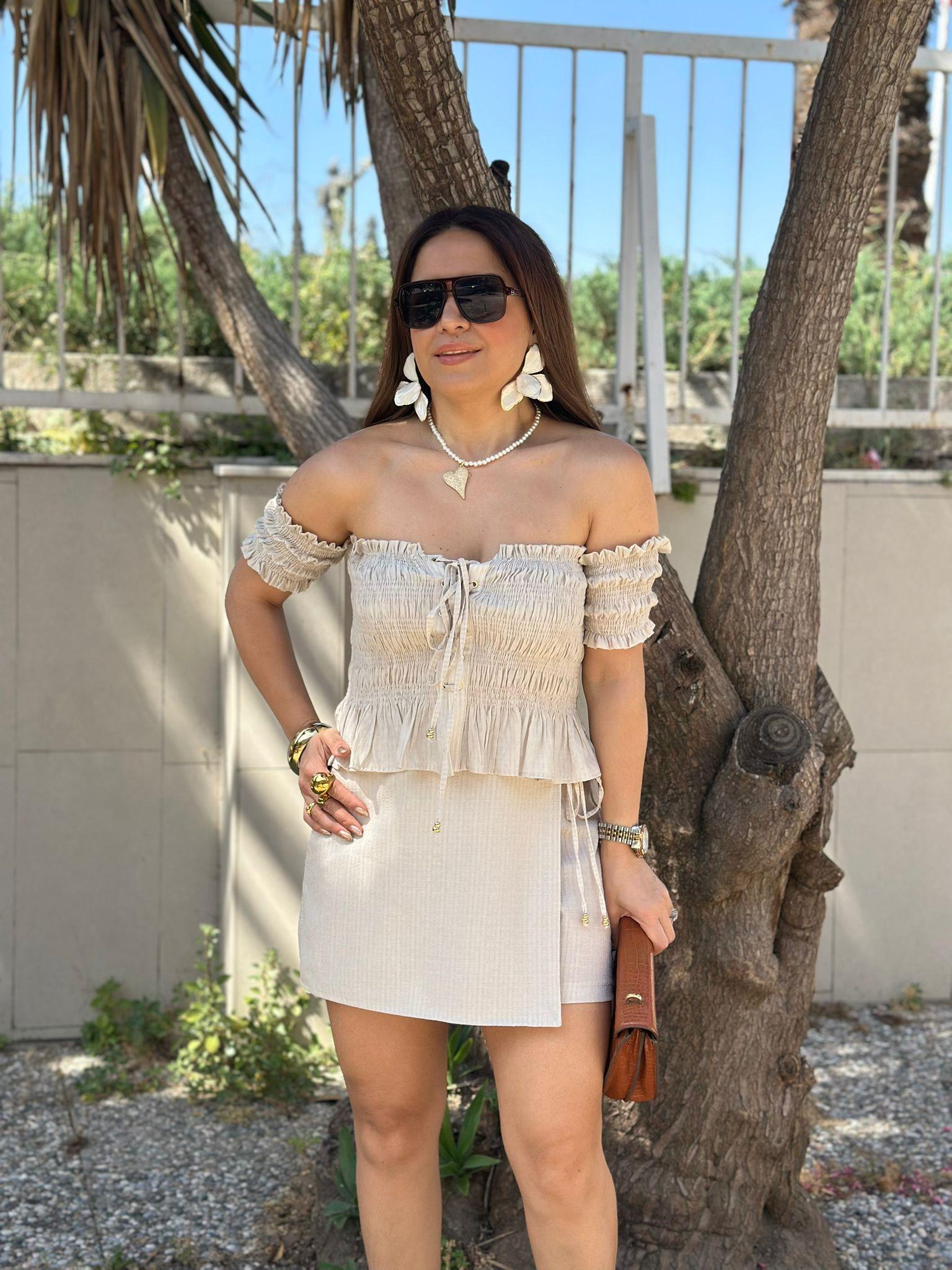 Omzu Düşük Bej Crop Bluz
