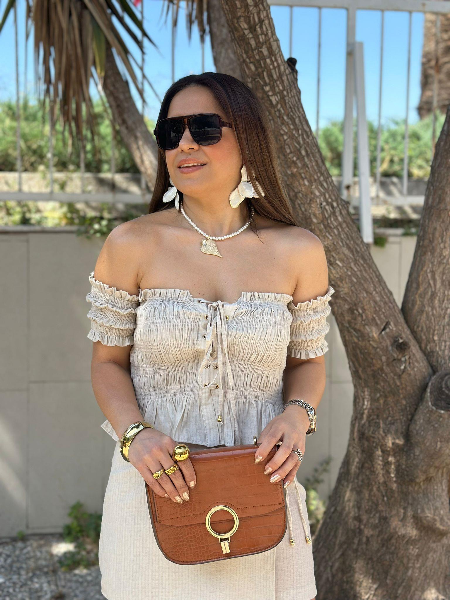 Omzu Düşük Bej Crop Bluz